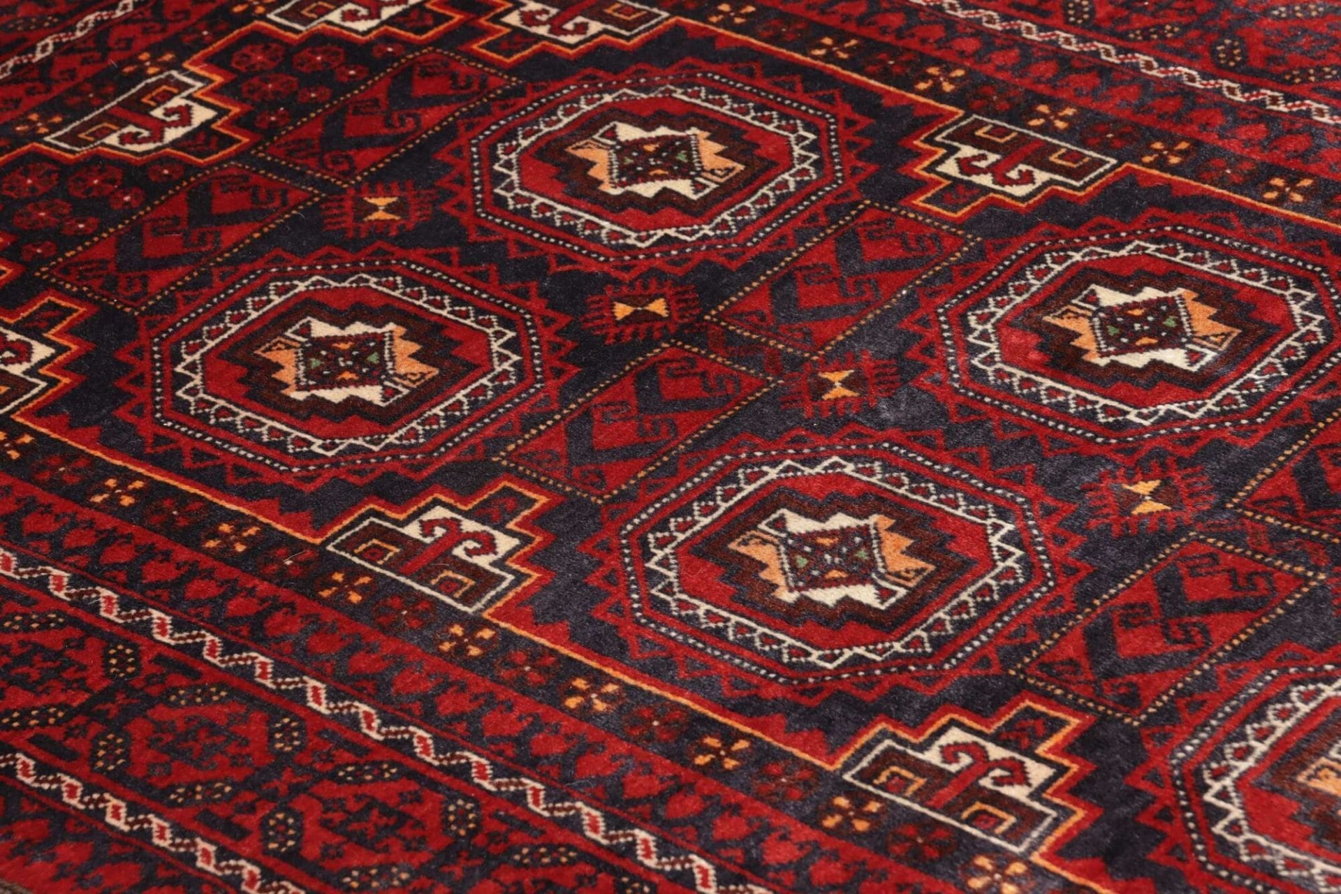 Perserteppich aus Iran, 110 × 202 cm