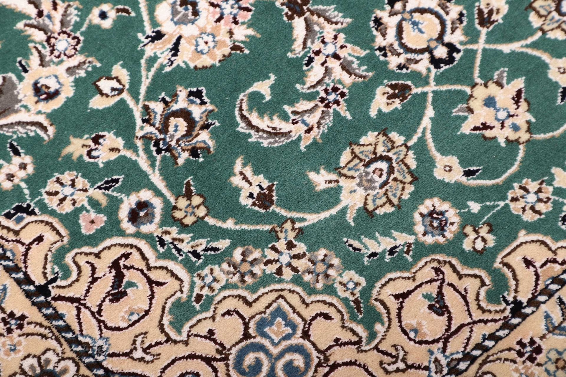 Nain Perserteppich aus Iran, 93 × 127 cm