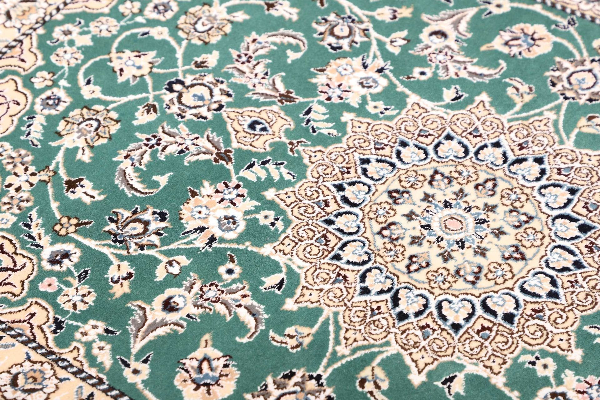 Nain Perserteppich aus Iran, 93 × 127 cm