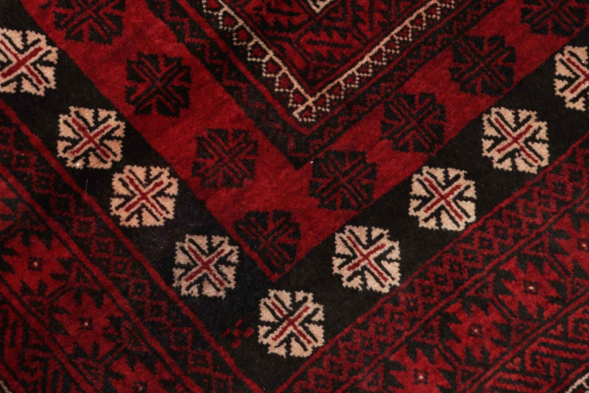Nain Perserteppich aus Iran, 113 × 208 cm