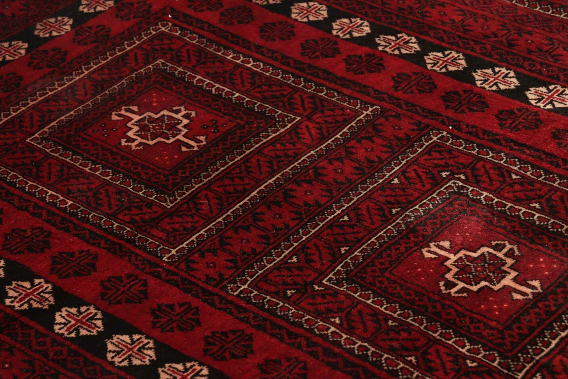 Nain Perserteppich aus Iran, 113 × 208 cm