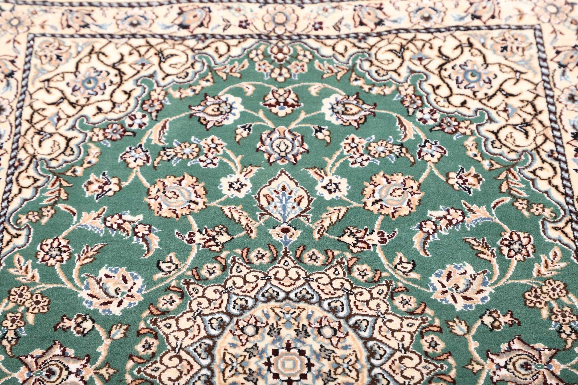 Nain Perserteppich aus Iran, 83 × 120 cm