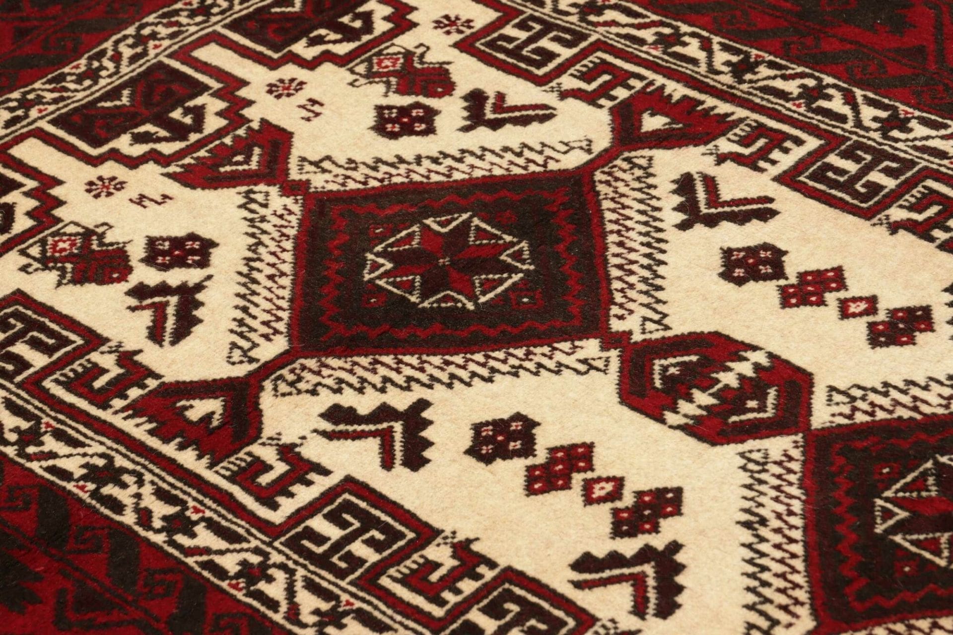 Perserteppich aus Iran, 106 × 197 cm