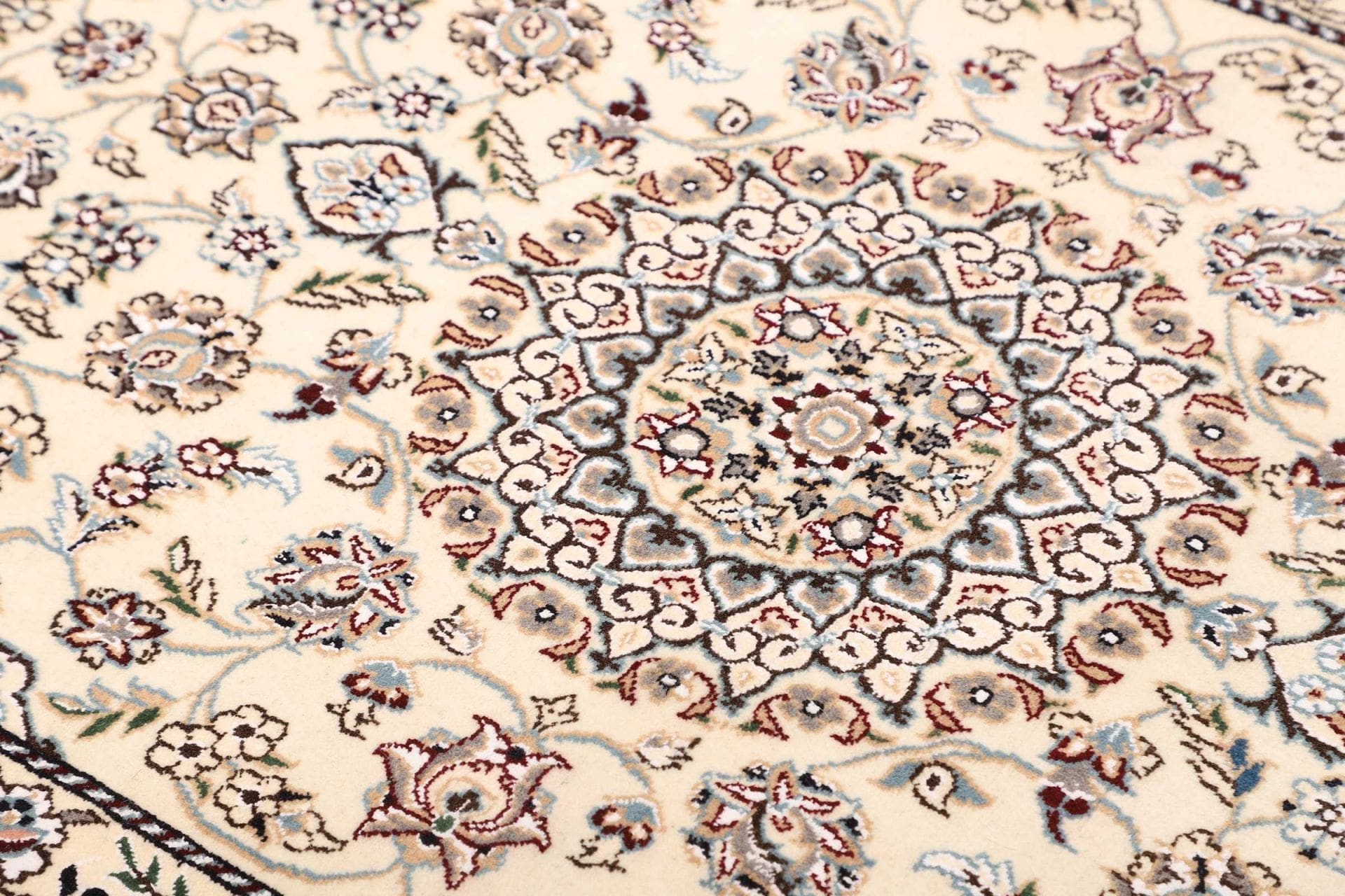 Nain Perserteppich 85 × 120 cm aus Wolle, handgeknüpft