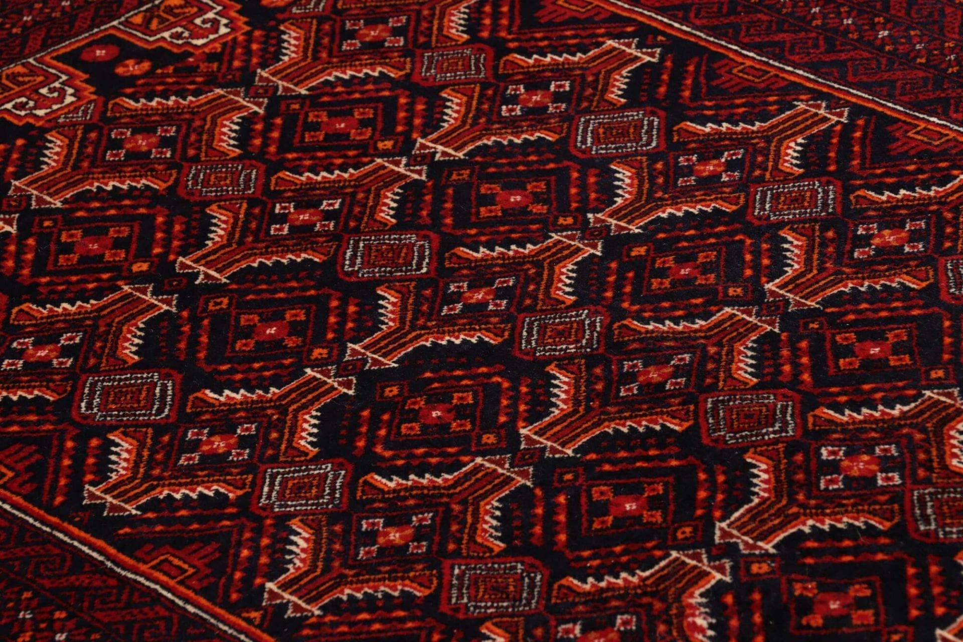 Handgeknüpfter Nain Perserteppich 111 × 208 cm