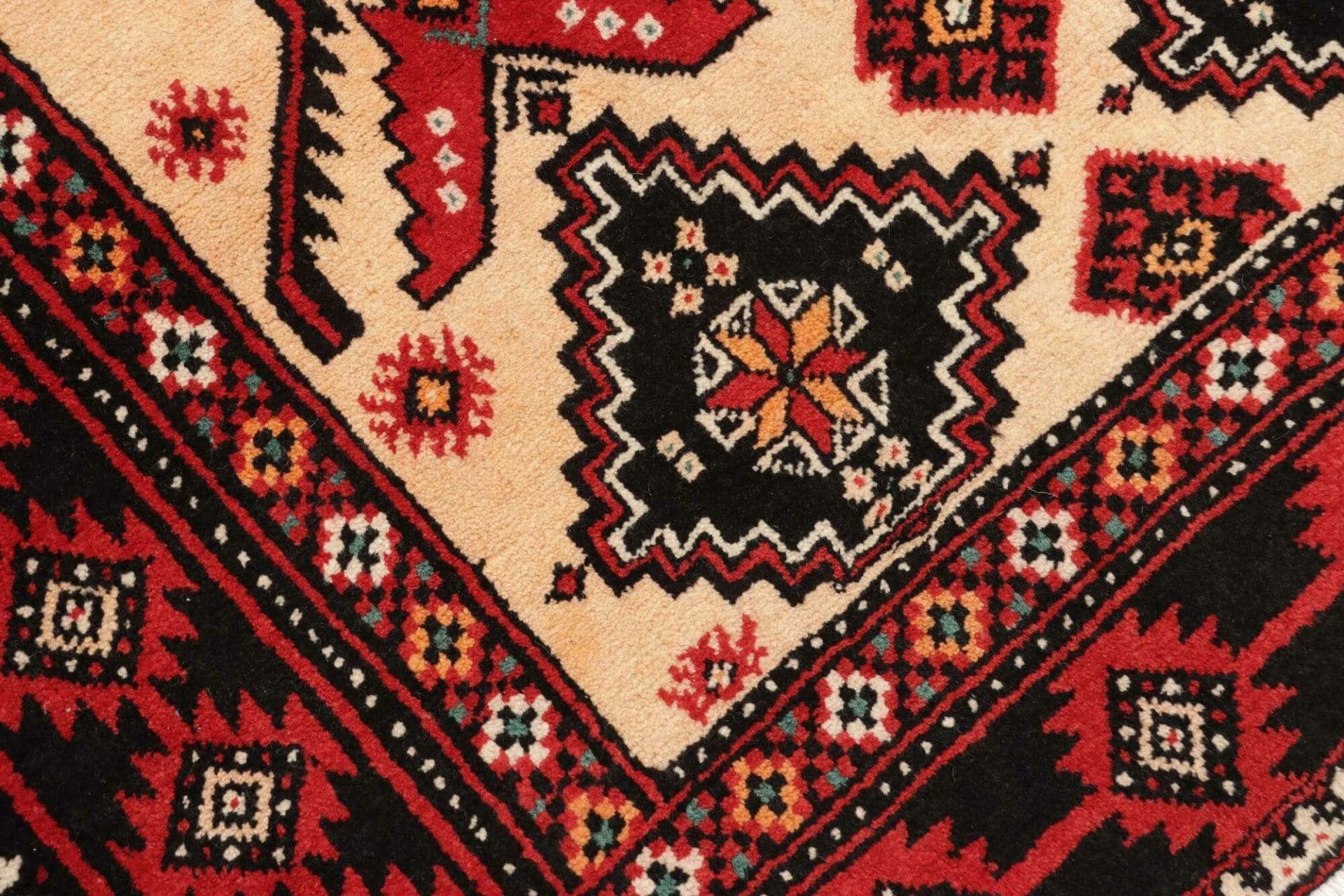 Perserteppich aus Iran, 113 × 200 cm