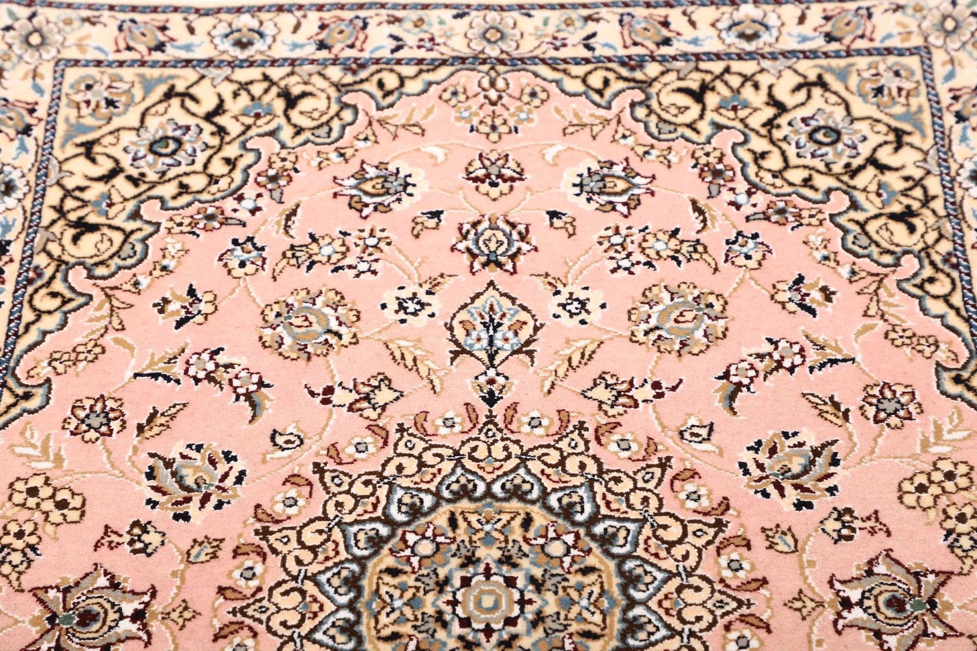 Nain Perserteppich aus Iran, 83 × 120 cm