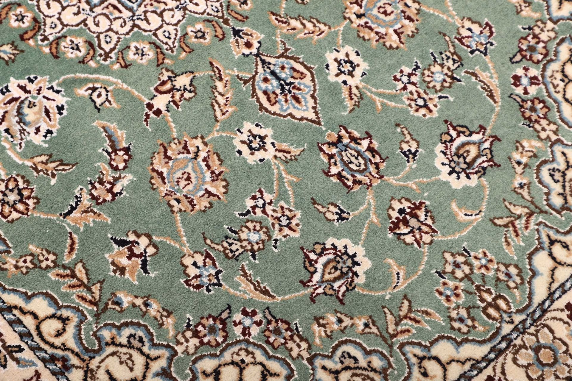 Nain Perserteppich aus Iran, 83 × 120 cm