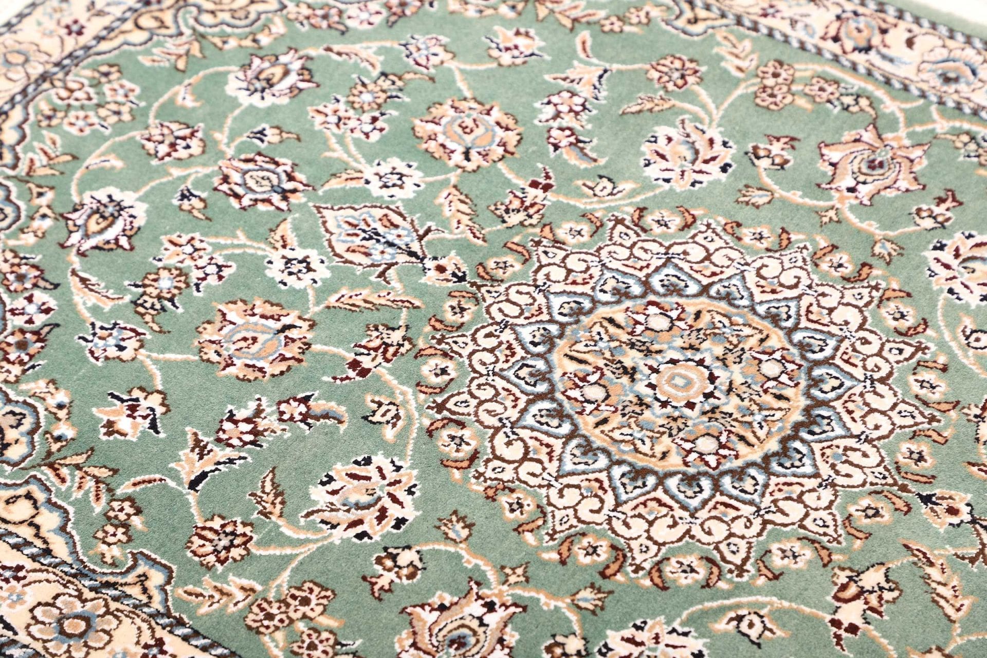 Nain Perserteppich aus Iran, 83 × 120 cm
