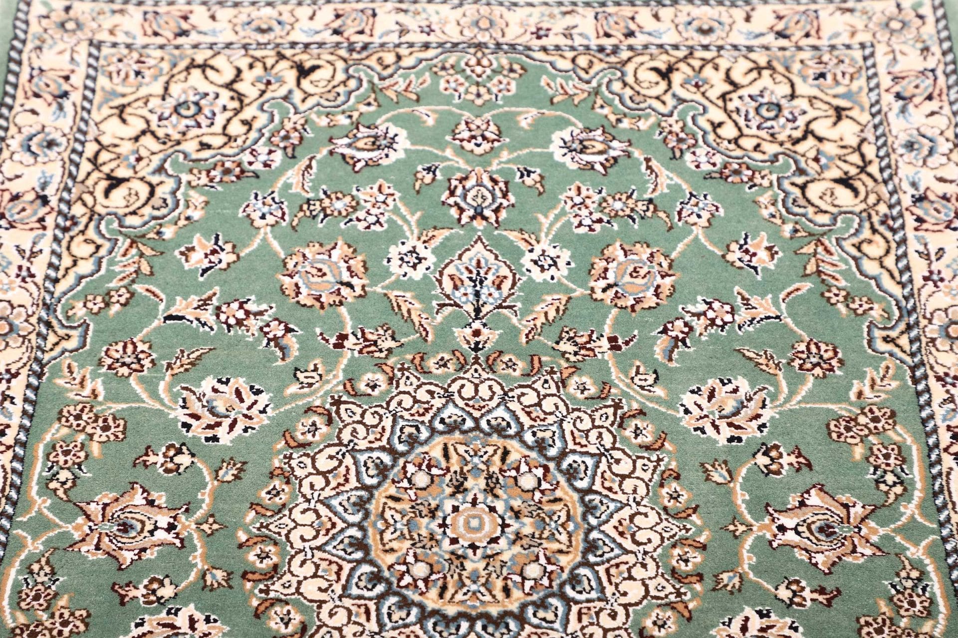 Nain Perserteppich aus Iran, 83 × 120 cm