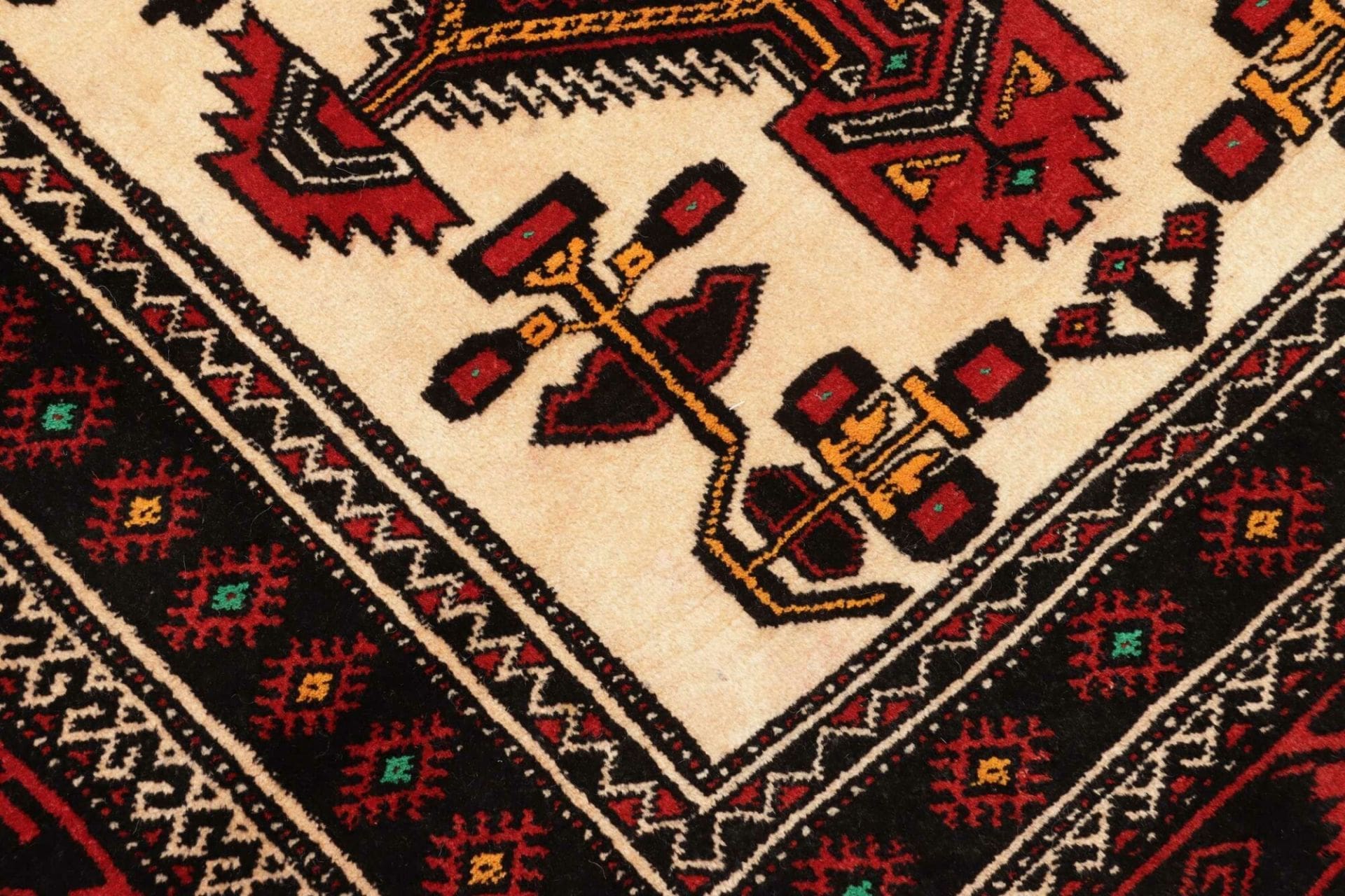 Handgeknüpfter Perserteppich 111 × 194 cm