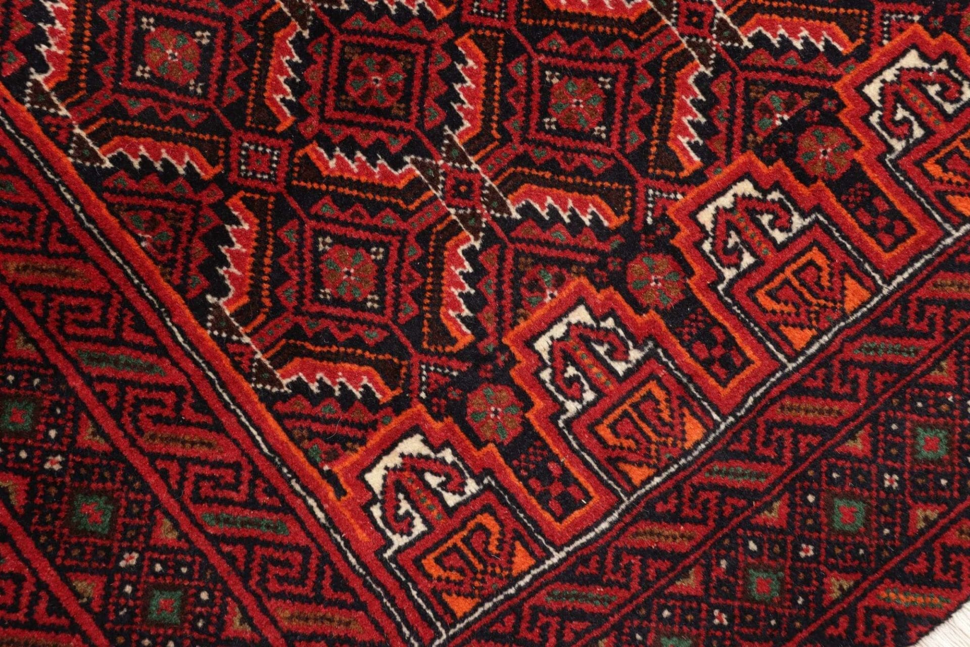 Handgeknüpfter Perserteppich 113 × 207 cm