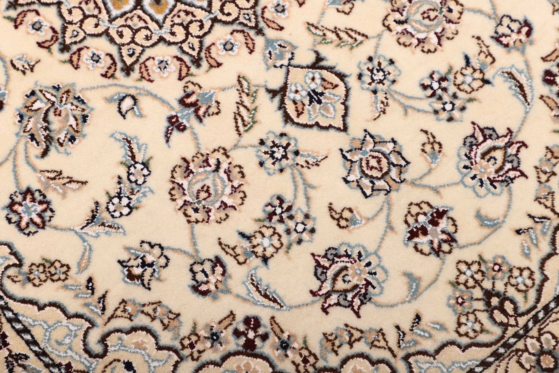 Nain Perserteppich aus Iran, 88 × 122 cm