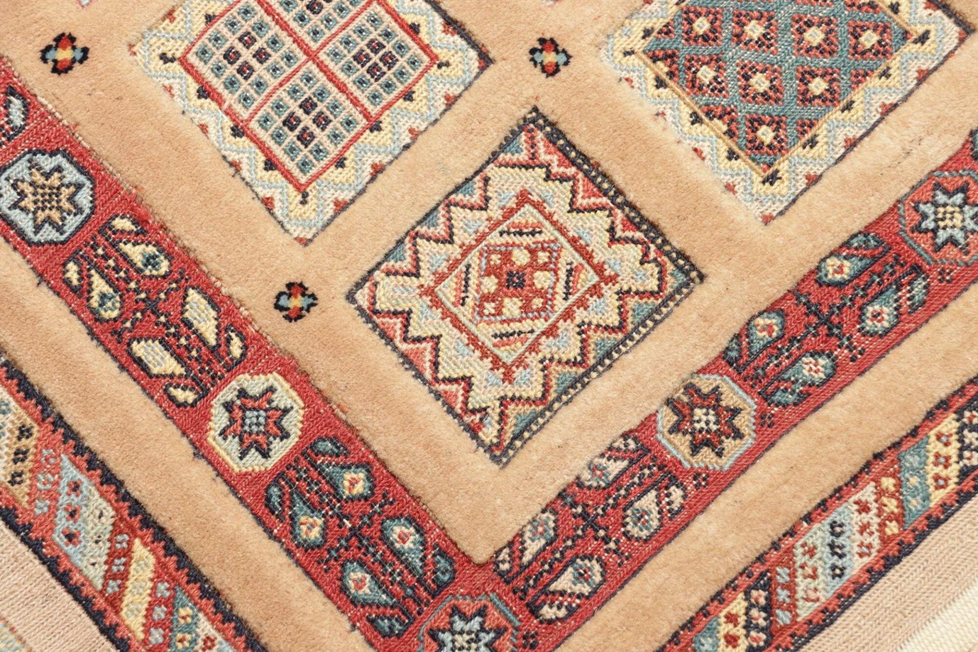 Perserteppich aus Iran, 88 × 118 cm