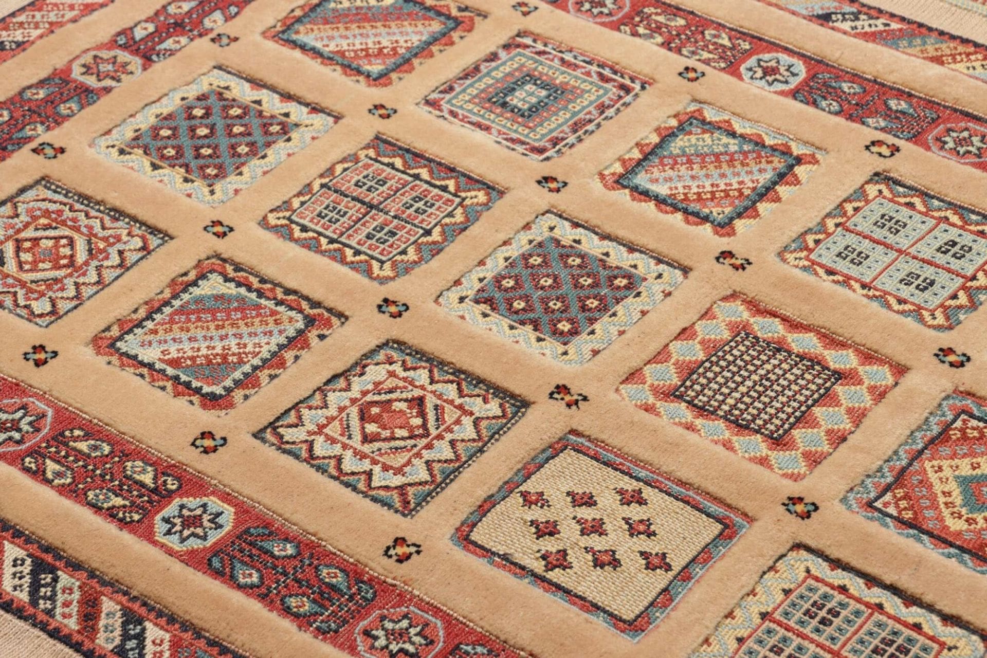 Perserteppich aus Iran, 88 × 118 cm