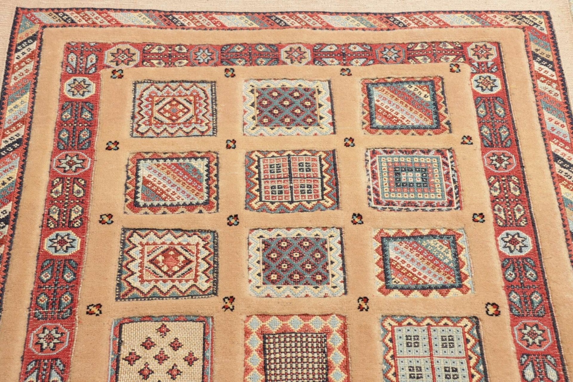 Perserteppich aus Iran, 88 × 118 cm