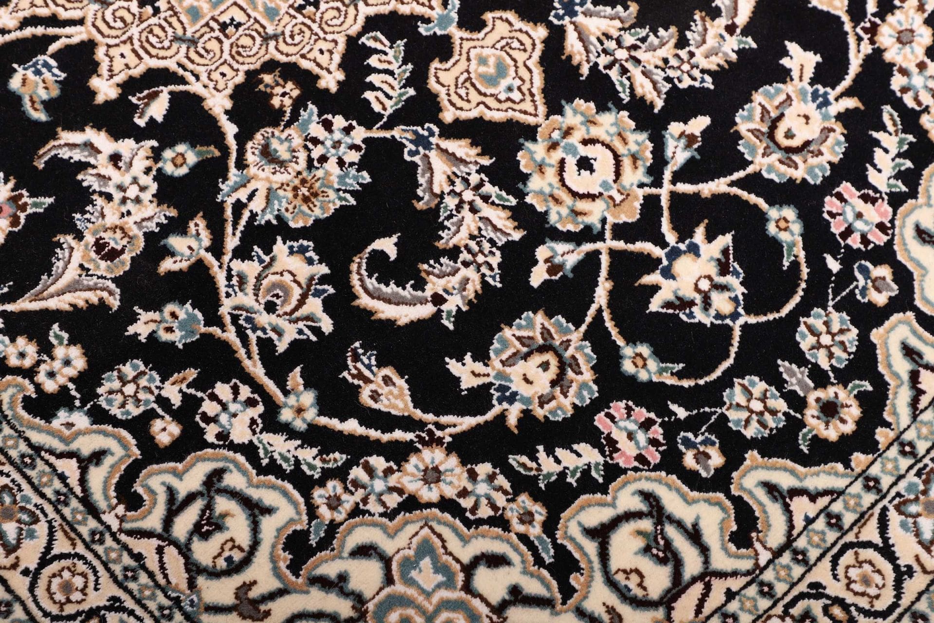 Nain Perserteppich 93 × 130 cm aus Wolle, handgeknüpft