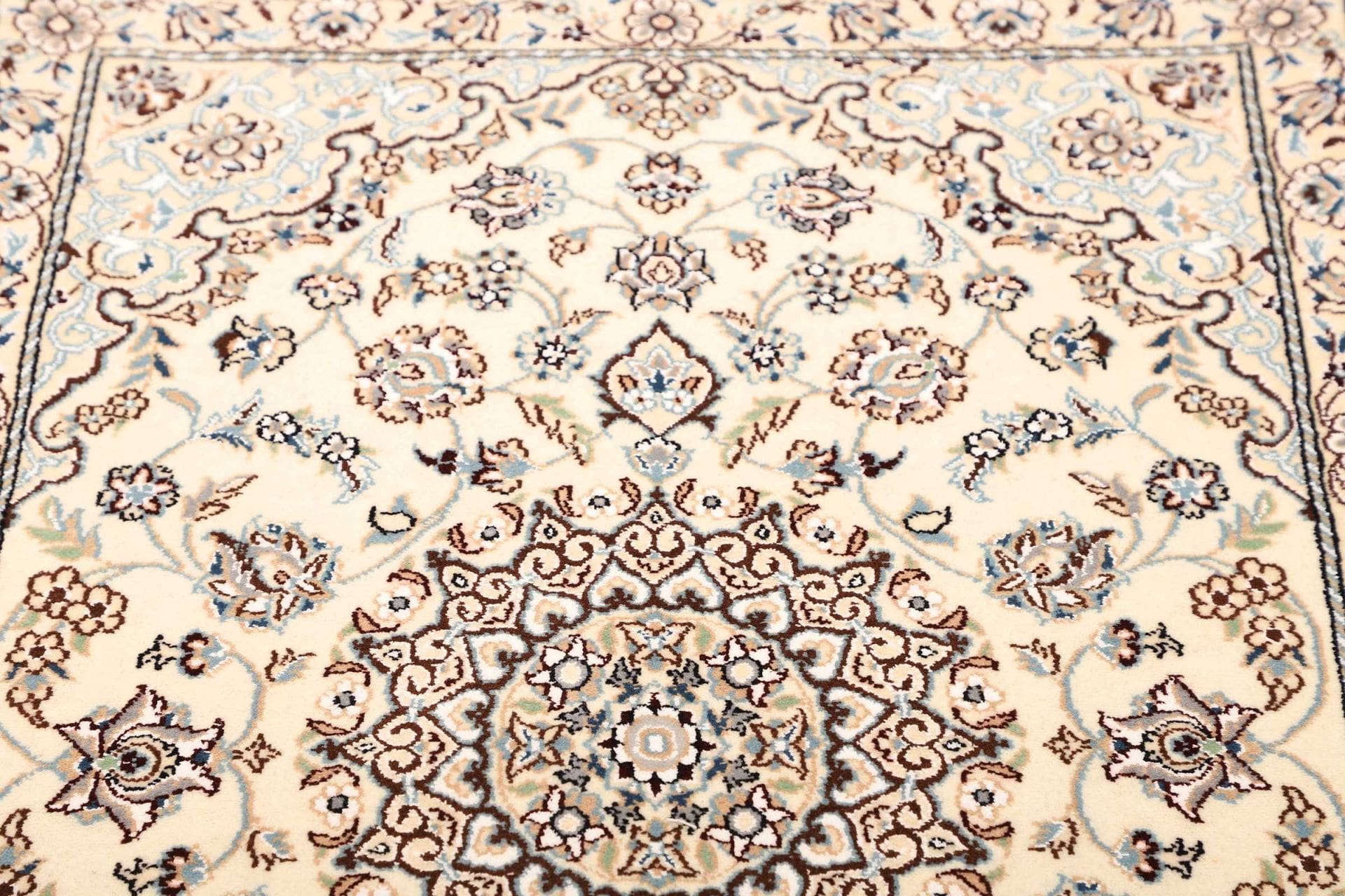 Nain Perserteppich 83 × 120 cm aus Wolle, handgeknüpft