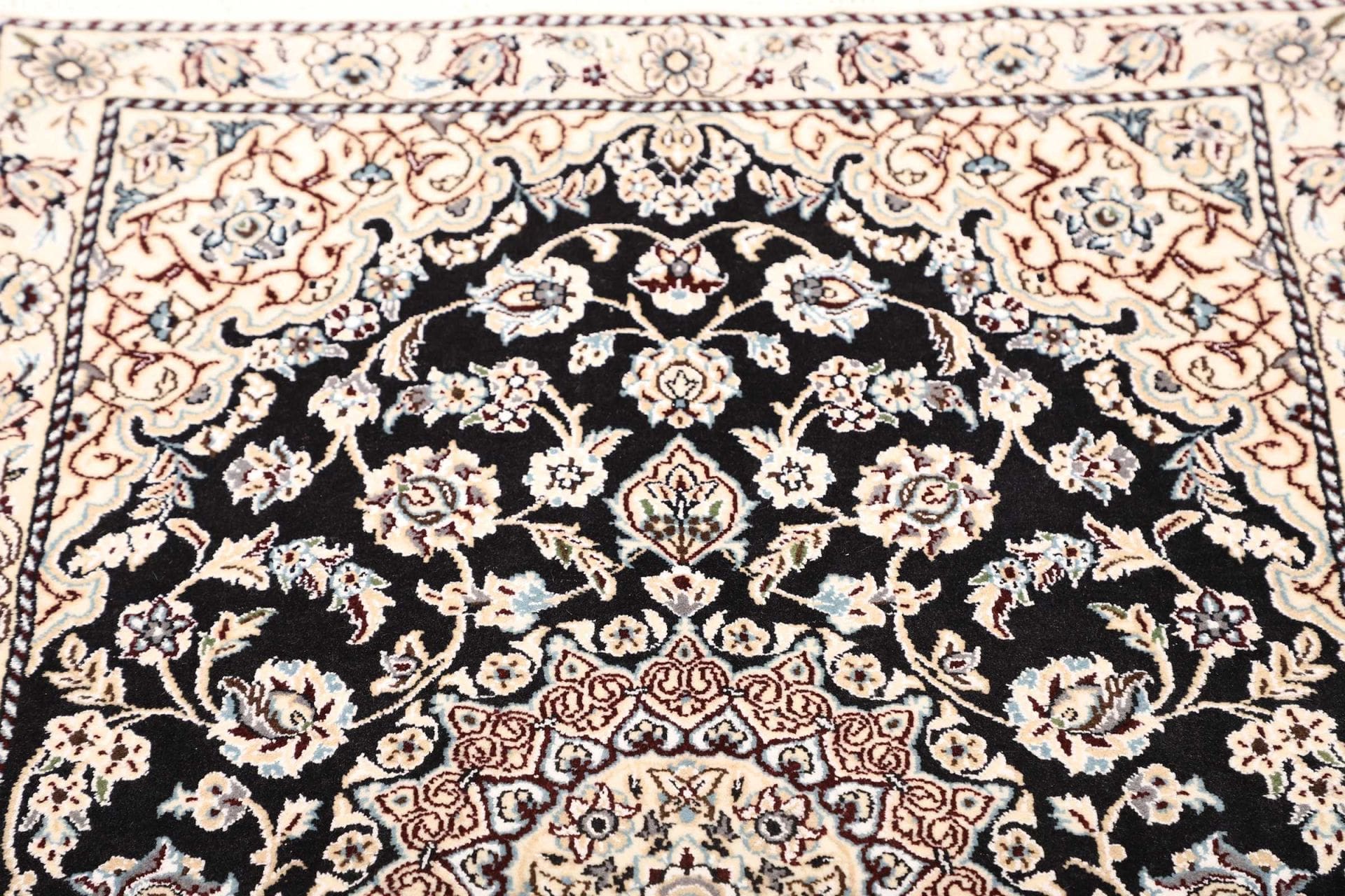 Nain Perserteppich 83 × 127 cm aus Wolle, handgeknüpft