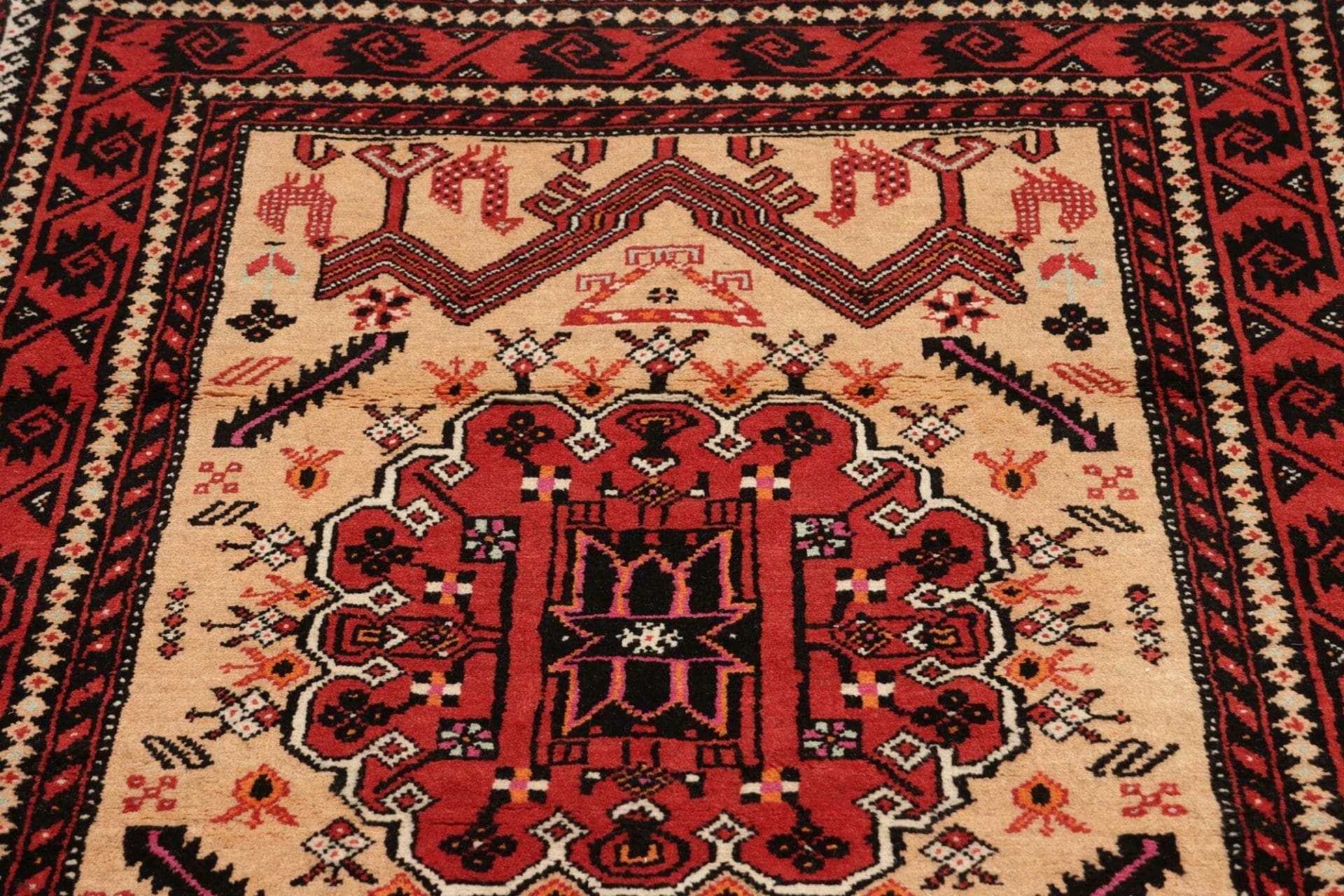Handgeknüpfter Nain Perserteppich 118 × 190 cm