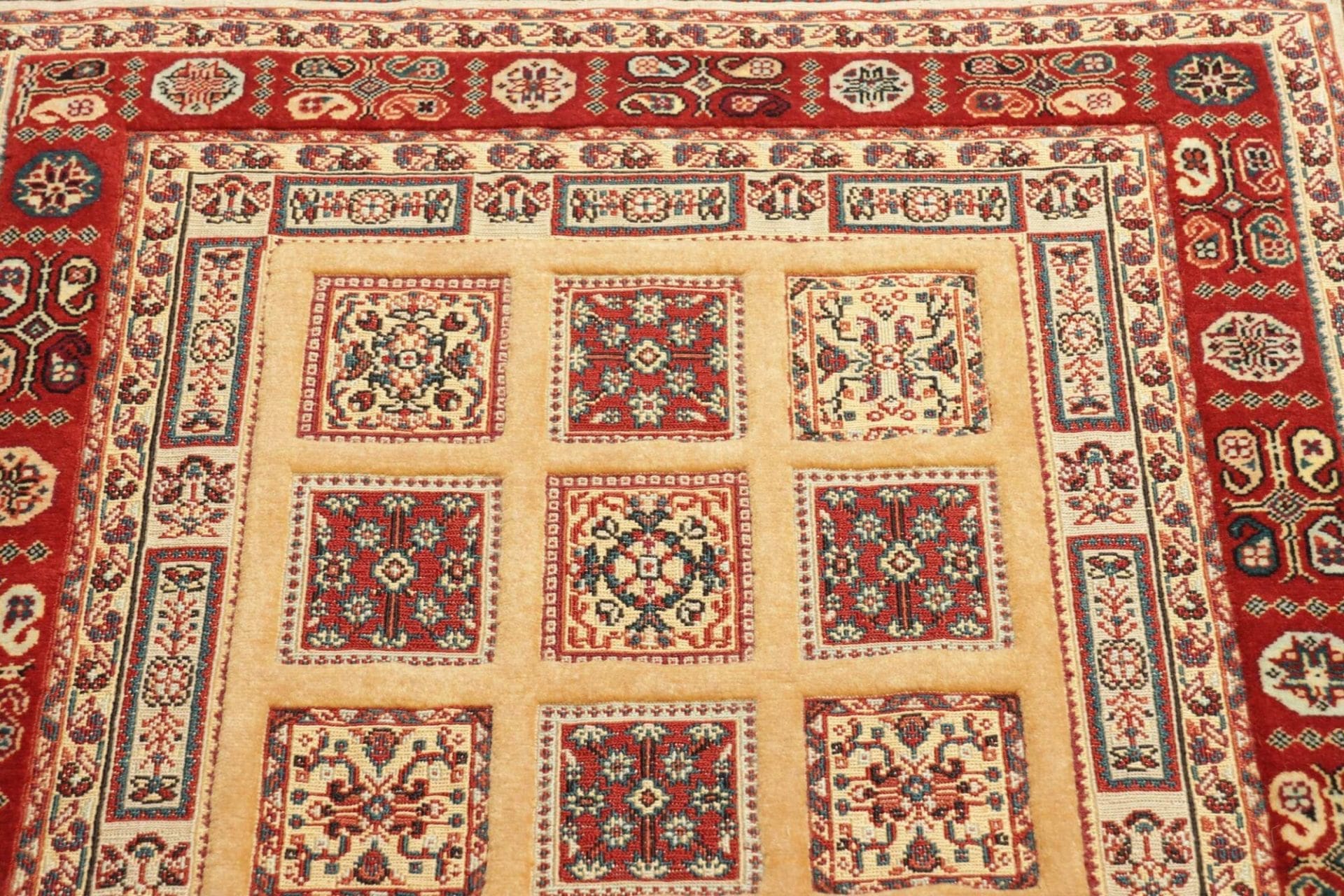 Nain Perserteppich 85 × 121 cm aus Wolle, handgeknüpft