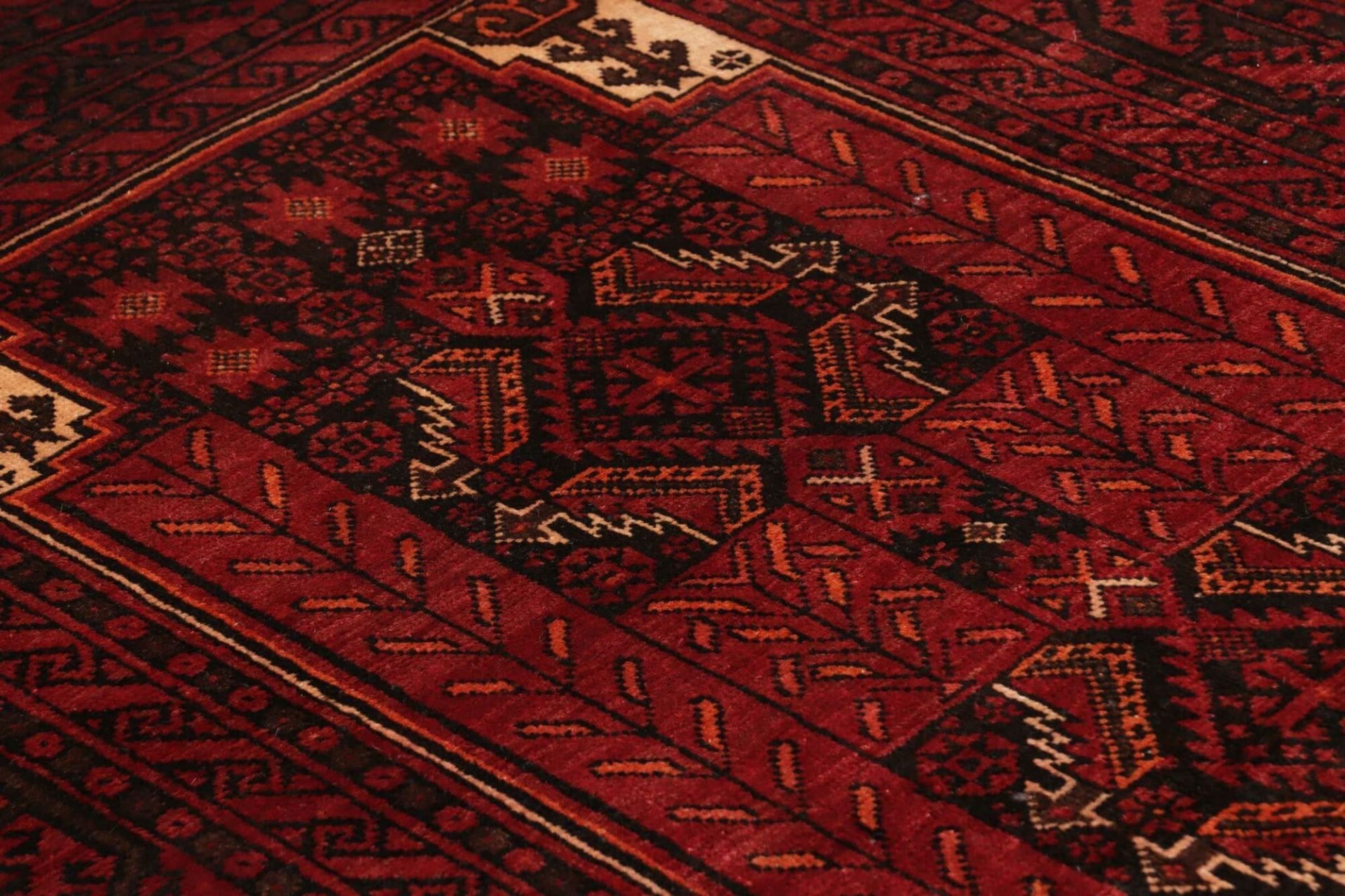 Handgeknüpfter Nain Perserteppich 111 × 200 cm