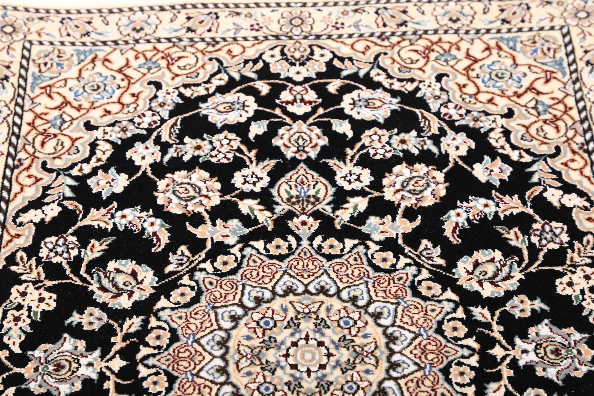 Handgeknüpfter Nain Perserteppich 84 × 120 cm