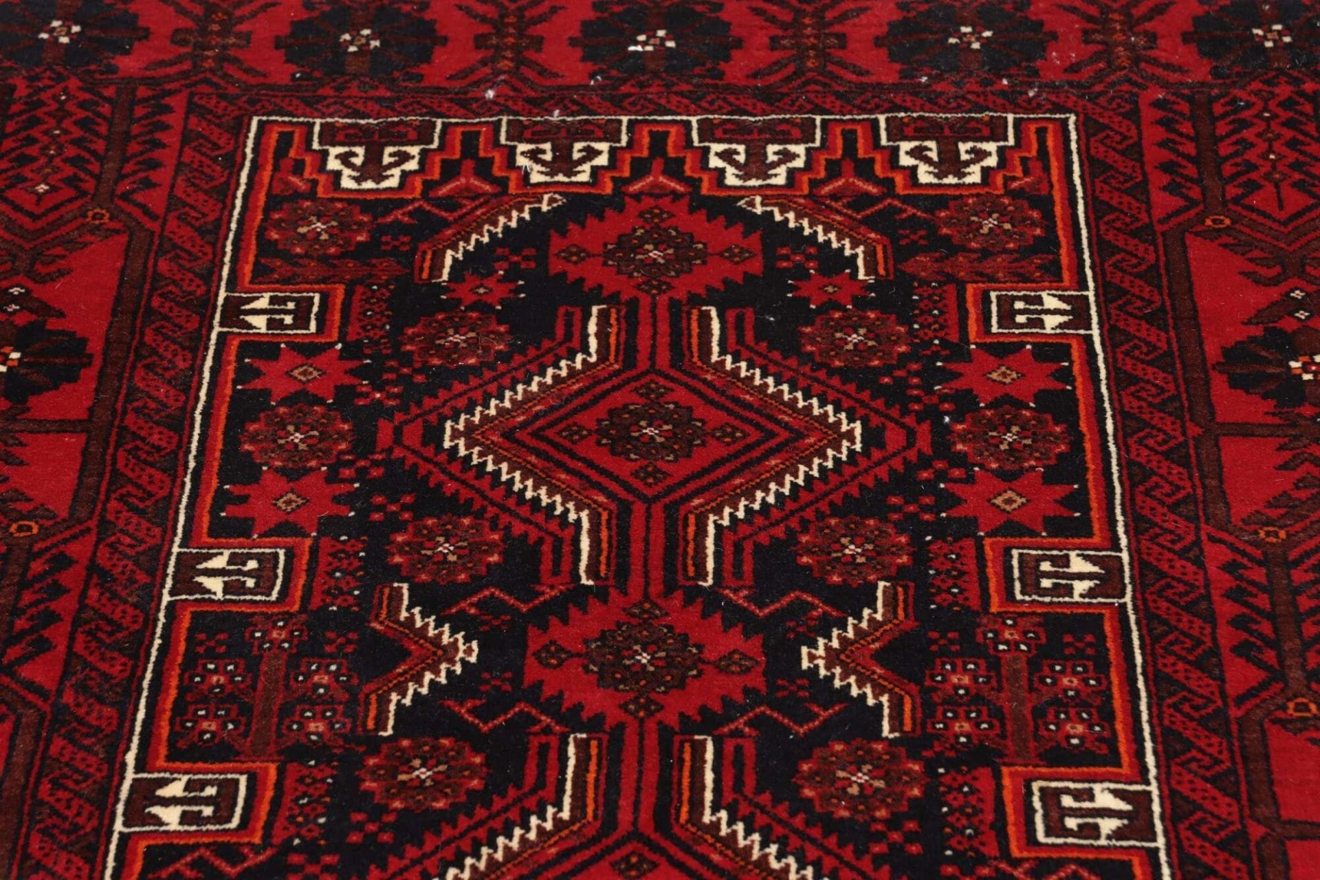 Nain Perserteppich 109 × 205 cm aus Wolle, handgeknüpft