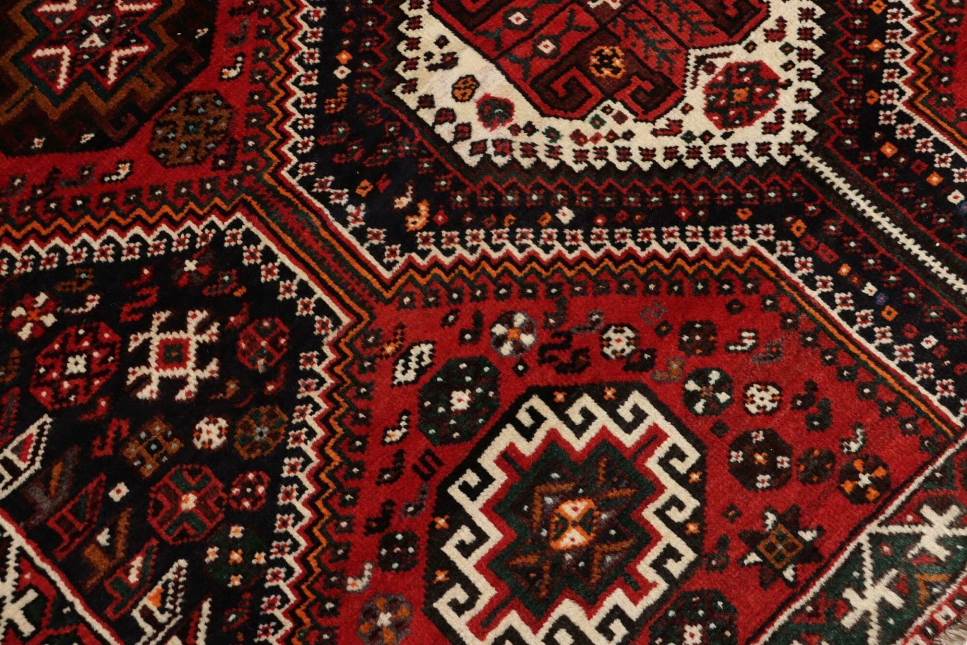 shiraz-teppich-178-x-267-cm-in-wolle-handgeknupft-perserteppich-5 Shiraz Perserteppich 178 × 267 cm aus Wolle, handgeknüpft