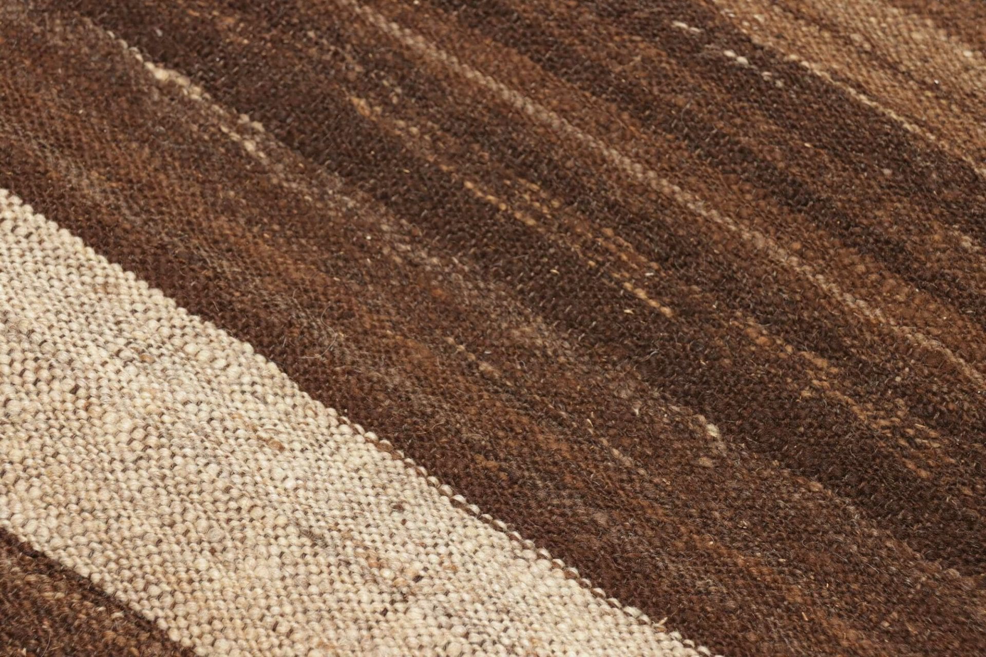 kelim-teppich-274-x-377cm-rustikales-design-handgewebt-3 Kelim Perserteppich 274 × 377 cm aus Wolle, handgewebt