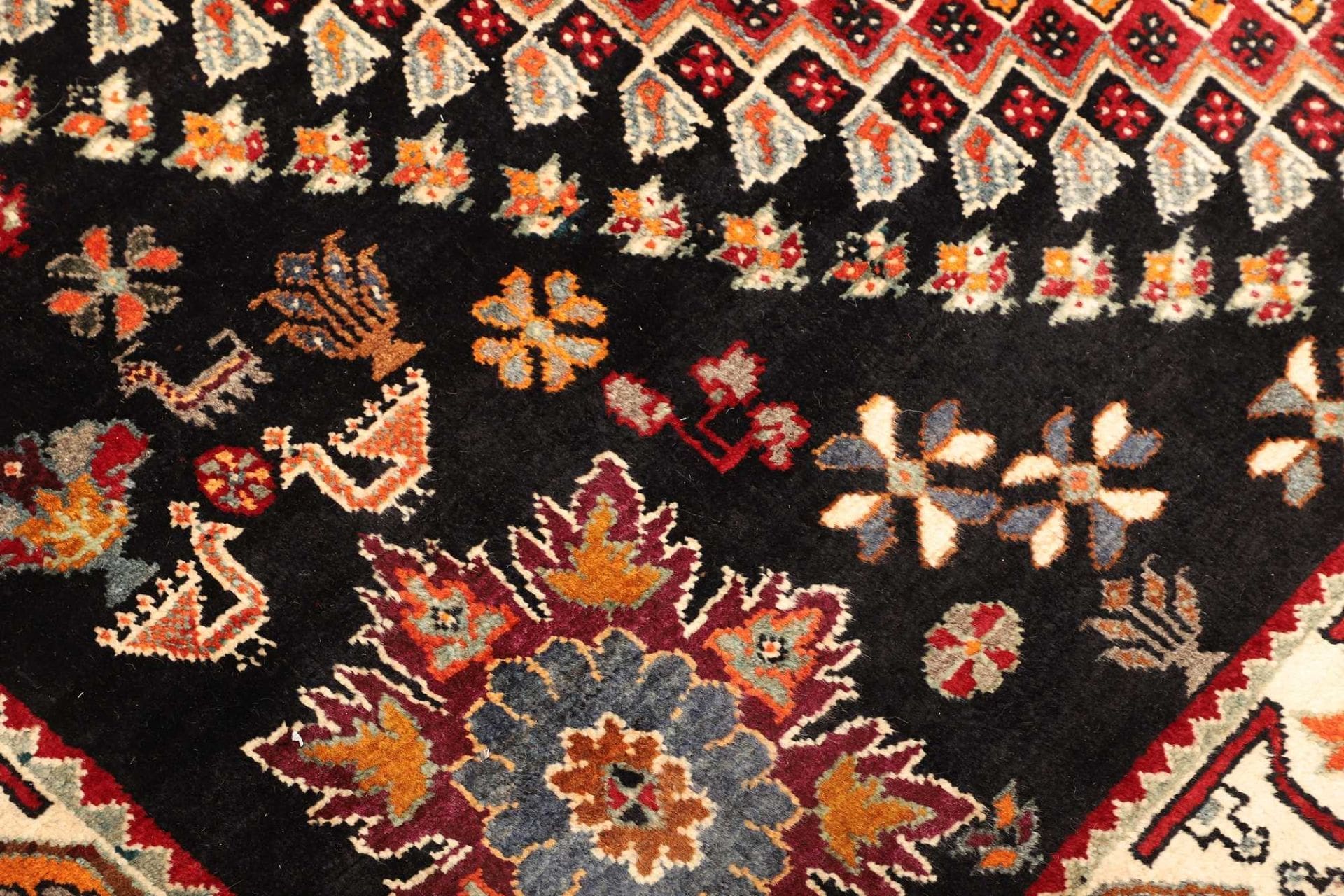 Shiraz Perserteppich aus Iran, 186 × 260 cm