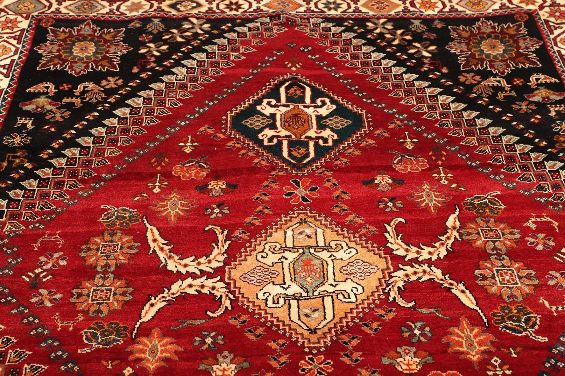 Shiraz Perserteppich aus Iran, 186 × 260 cm