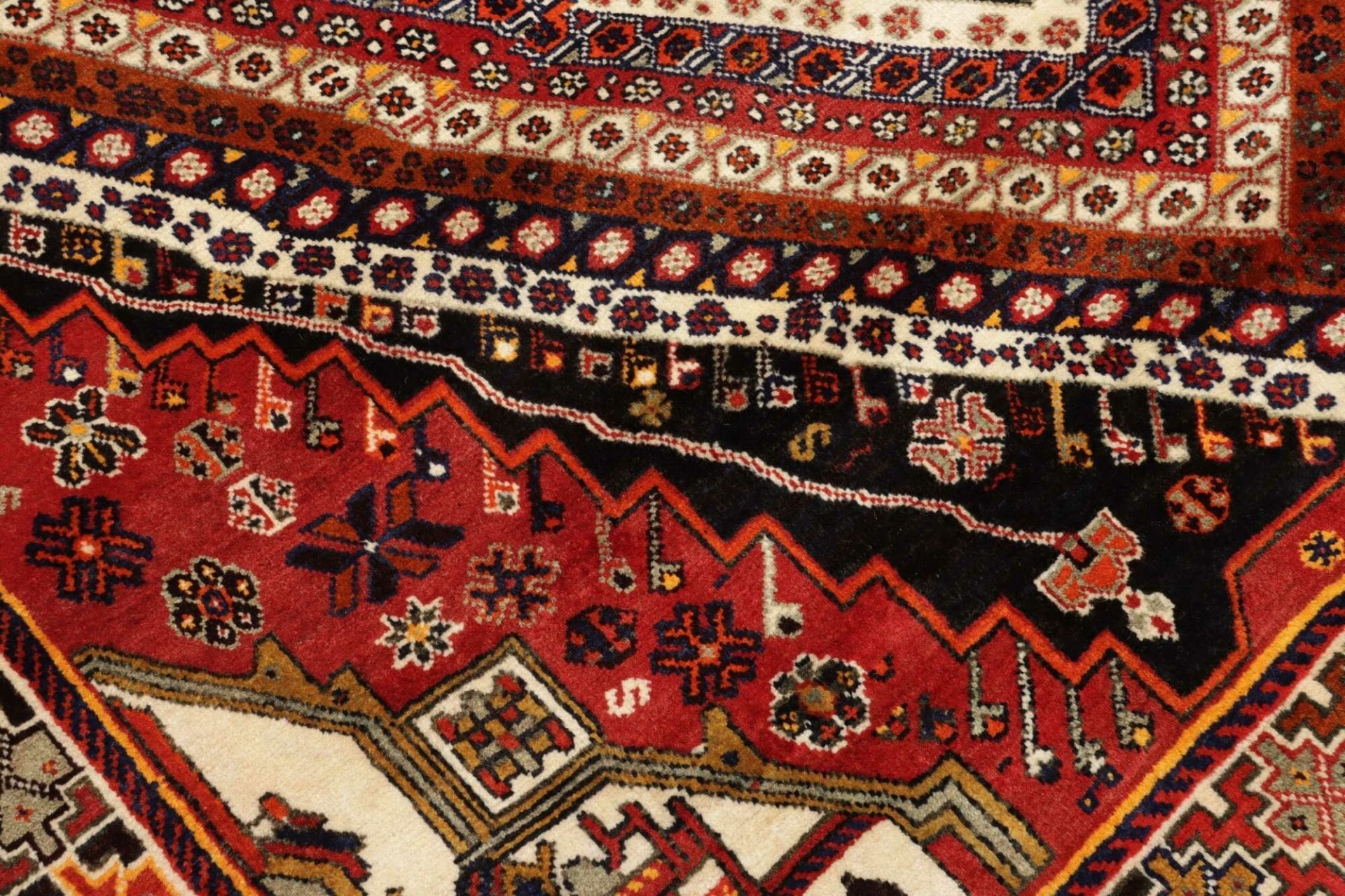 shiraz-teppich-183-x-260-cm-wolle-geometrisches-muster-handgeknupft-5 Handgeknüpfter Shiraz Perserteppich 183 × 260 cm