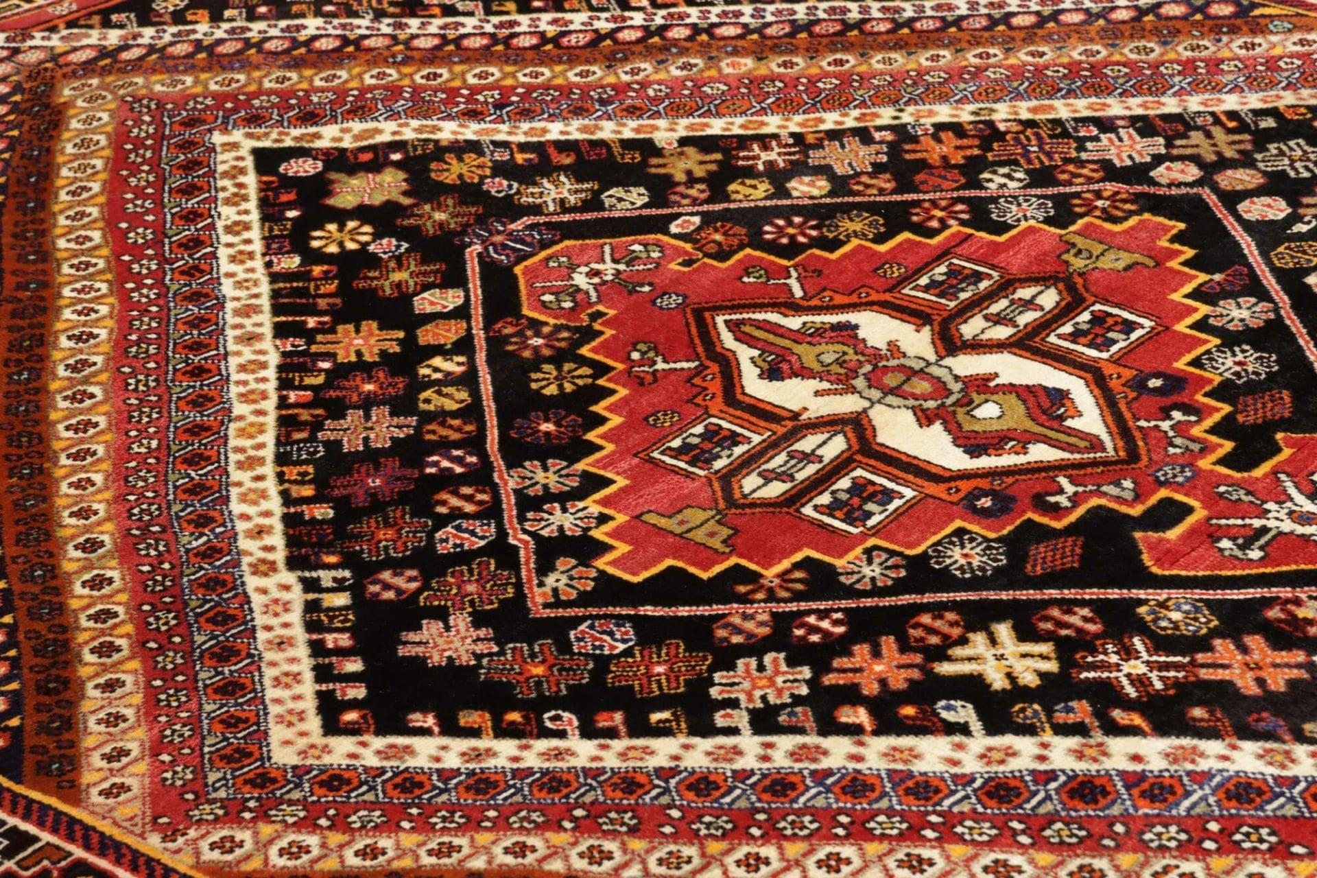 shiraz-teppich-183-x-260-cm-wolle-geometrisches-muster-handgeknupft-6 Handgeknüpfter Shiraz Perserteppich 183 × 260 cm