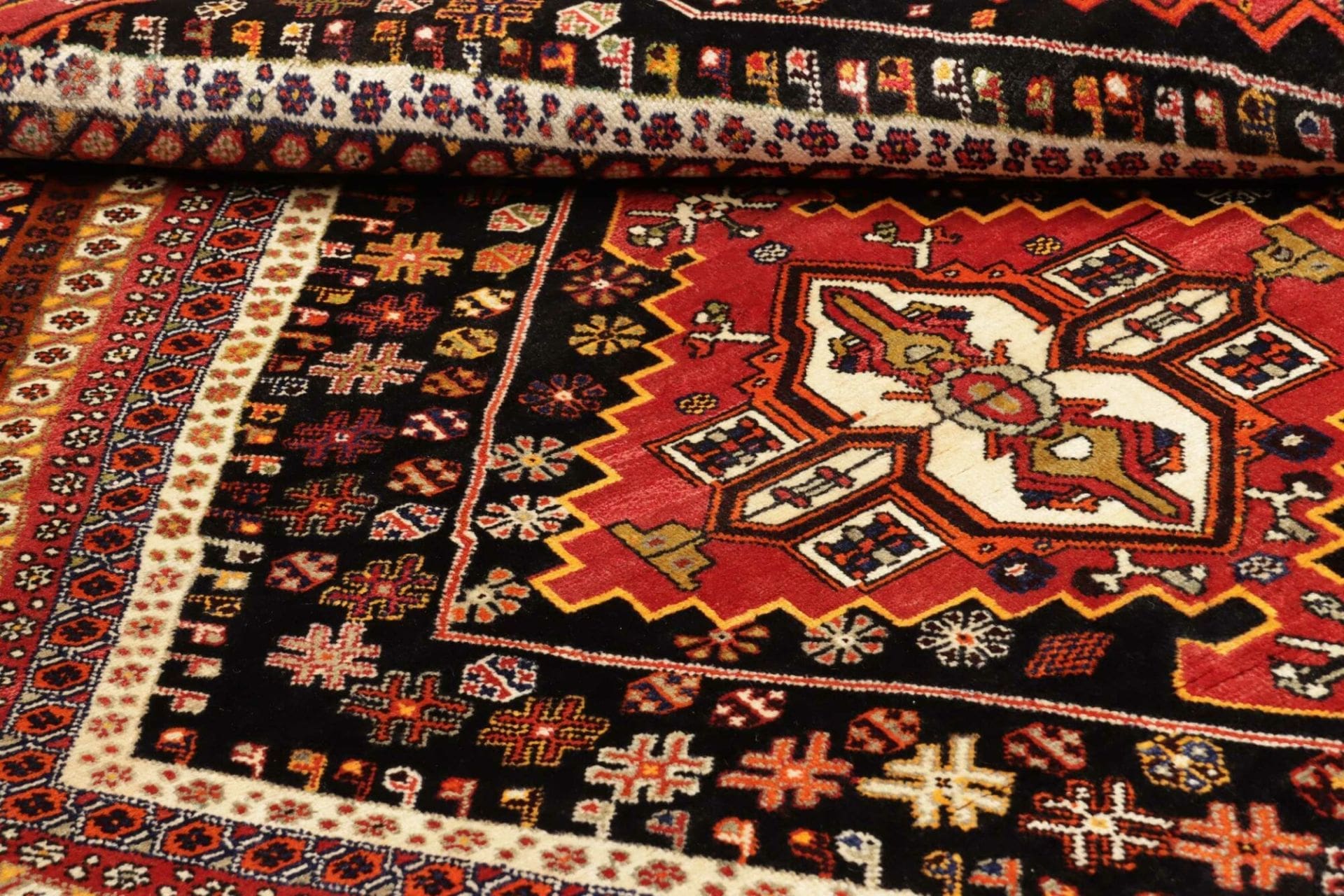 shiraz-teppich-183-x-260-cm-wolle-geometrisches-muster-handgeknupft-9 Handgeknüpfter Shiraz Perserteppich 183 × 260 cm