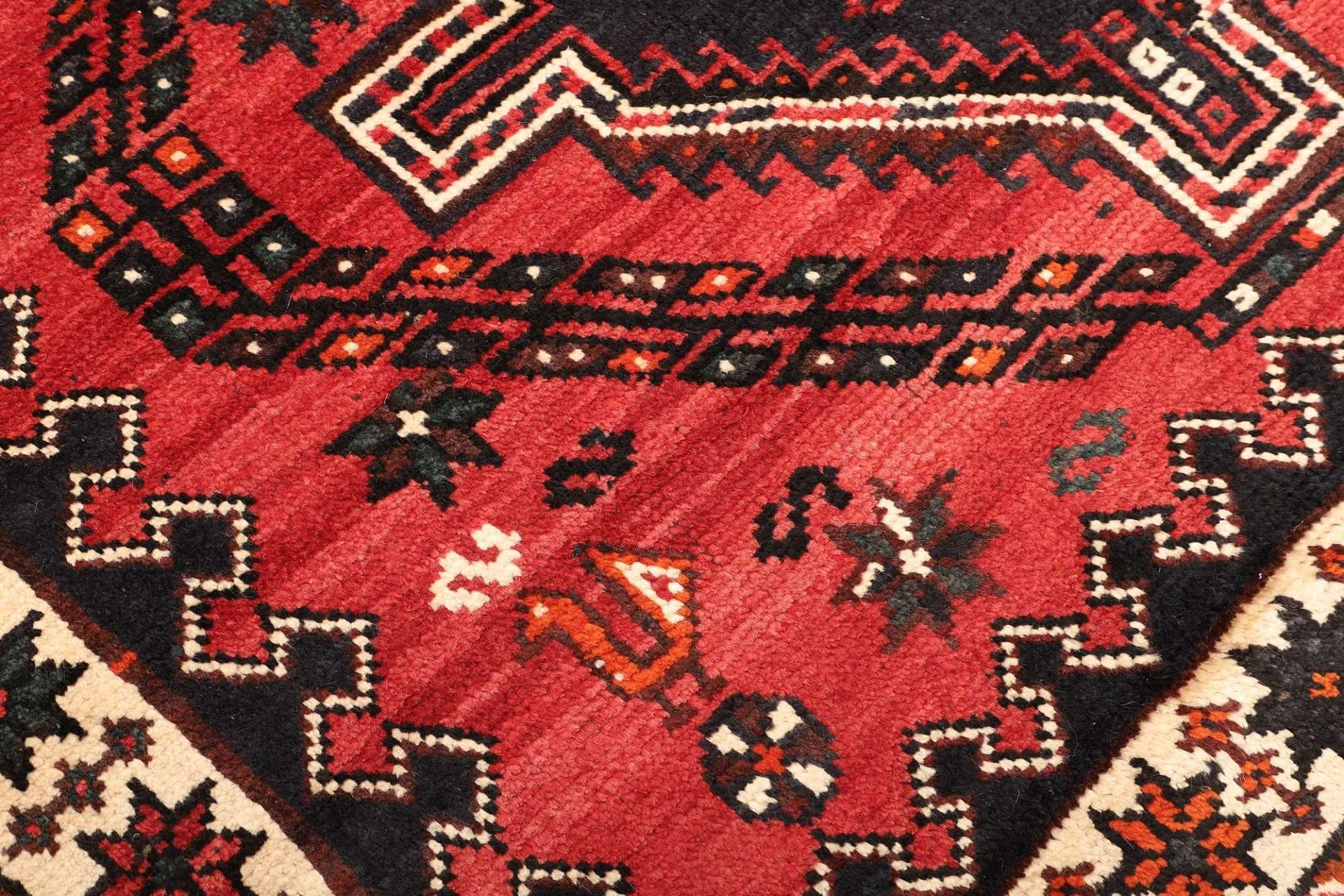 shiraz-teppich-178-x-252cm-wolle-geometrisches-muster-handgeknupft-5 Shiraz Perserteppich 178 × 252 cm aus Wolle, handgeknüpft