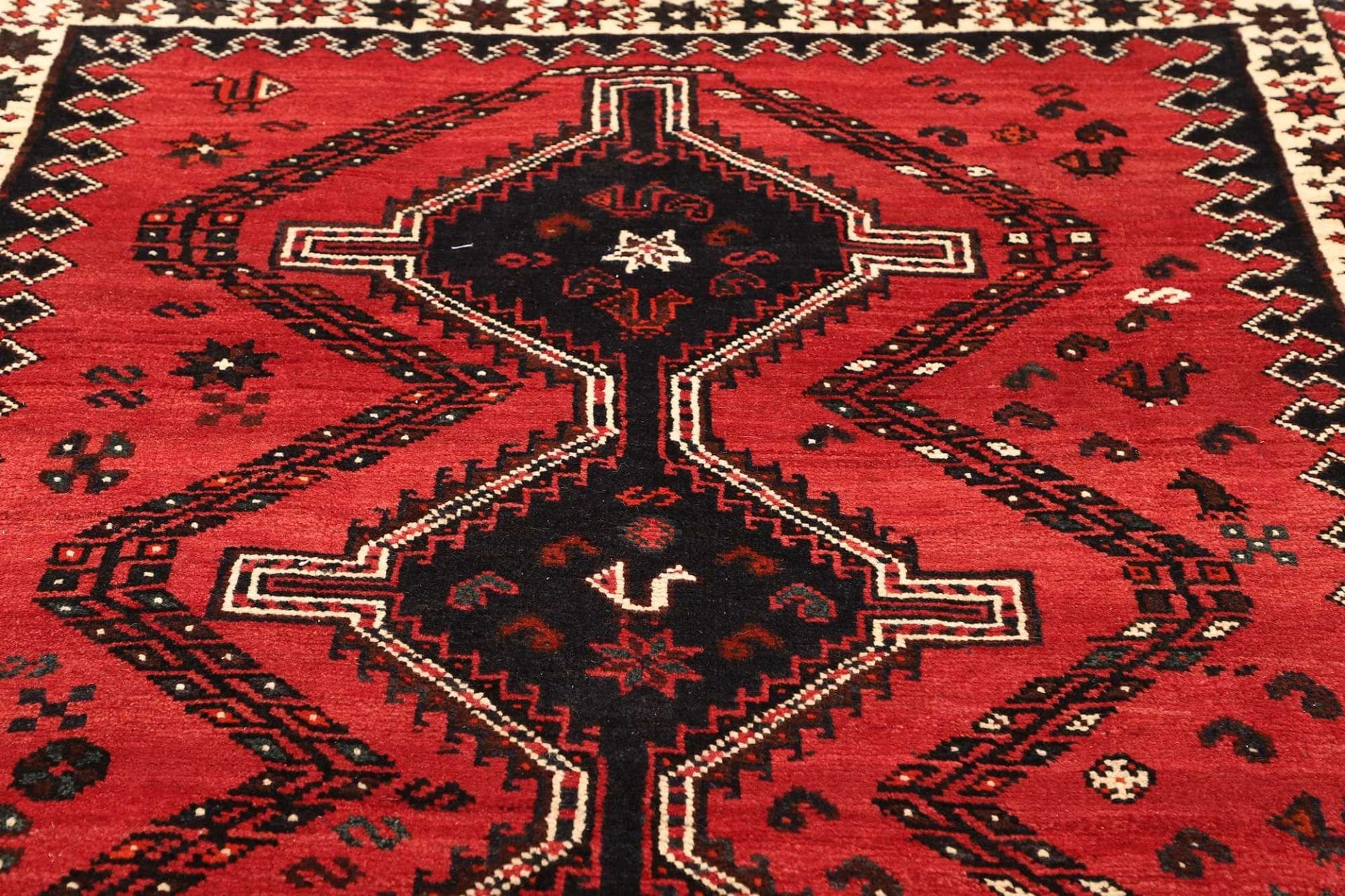 shiraz-teppich-178-x-252cm-wolle-geometrisches-muster-handgeknupft-7 Shiraz Perserteppich 178 × 252 cm aus Wolle, handgeknüpft