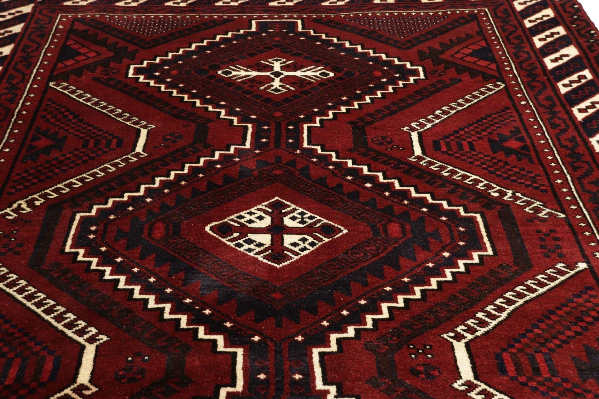 lori-orientteppich-228-x-310-cm-geometrisches-muster-handgeknupft-9 Handgeknüpfter Loribaft Perserteppich 228 × 310 cm