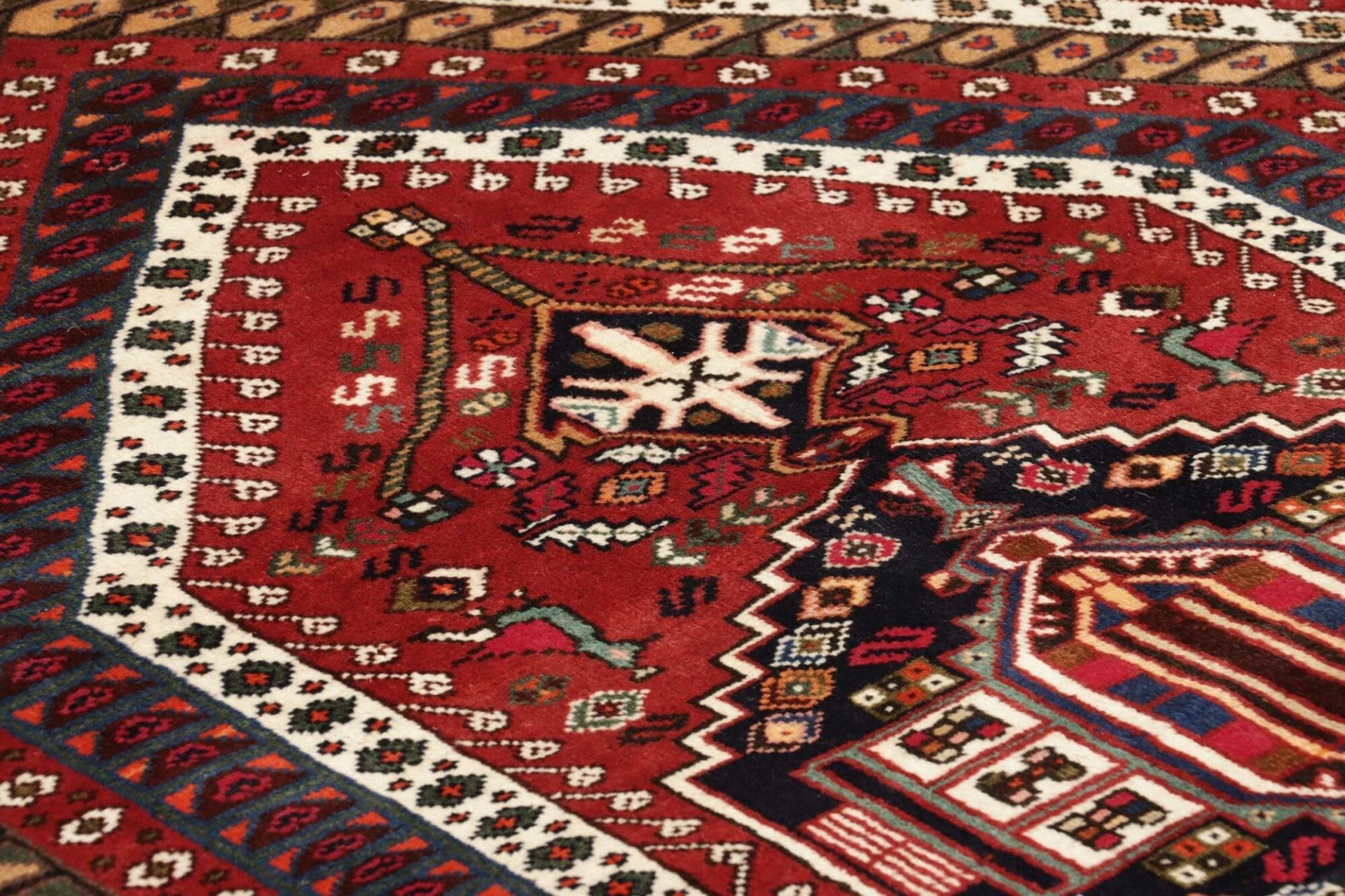 gashghai-orientteppich-178-x-238cm-handgeknupft-wolle-bunt-7 Handgeknüpfter Qashqai Perserteppich, 178 × 238 cm, Wolle