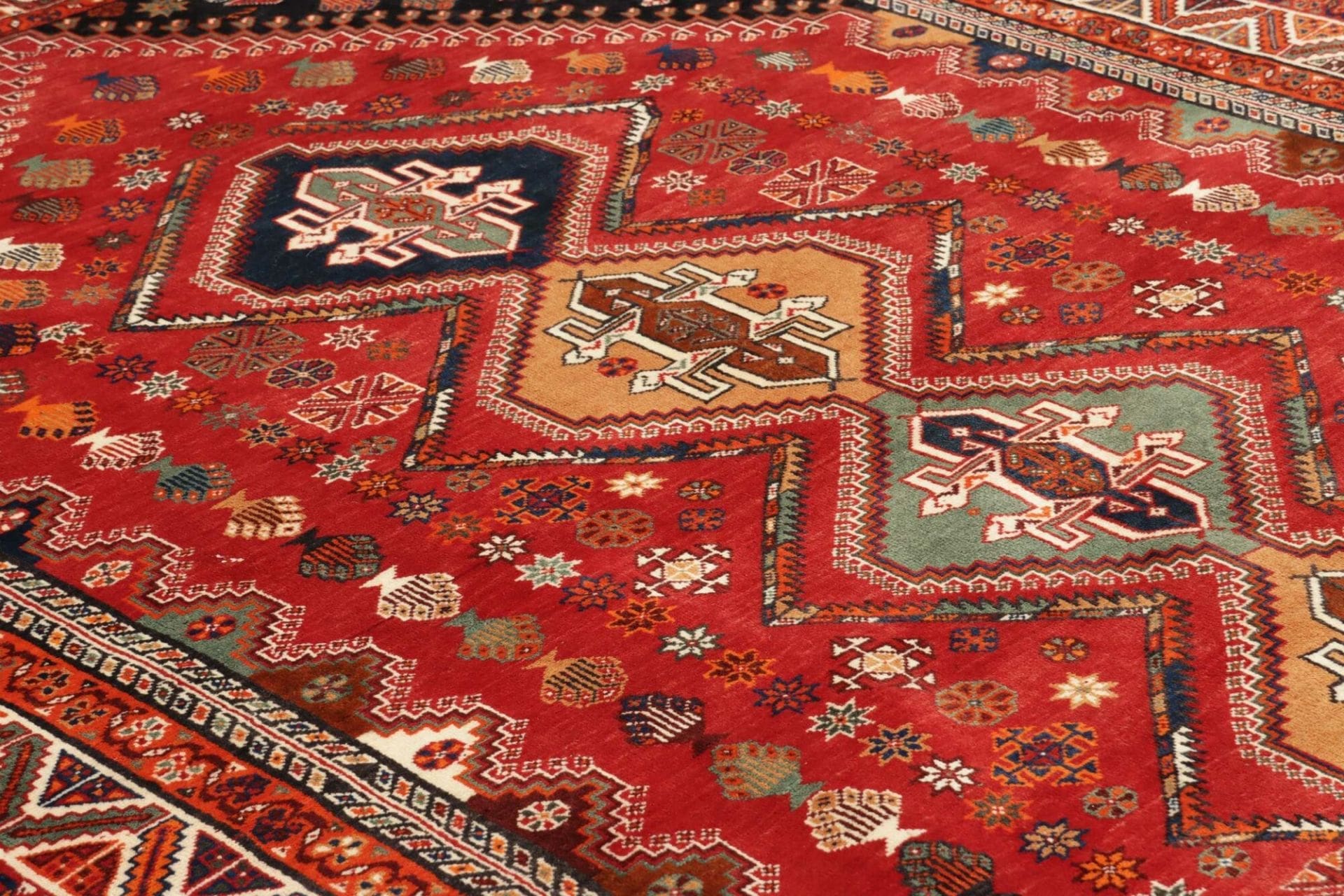 shiraz-teppich-181-x-270cm-handgeknupft-aus-schurwolle-6 Shiraz Perserteppich aus Iran, 181 × 270 cm