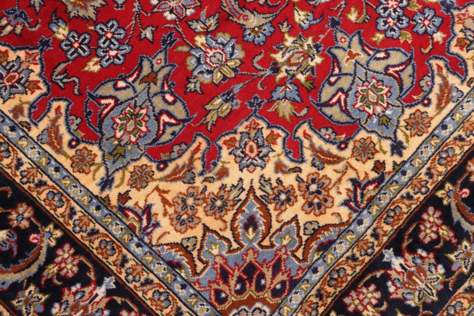 Perserteppich aus Iran, 223 × 330 cm