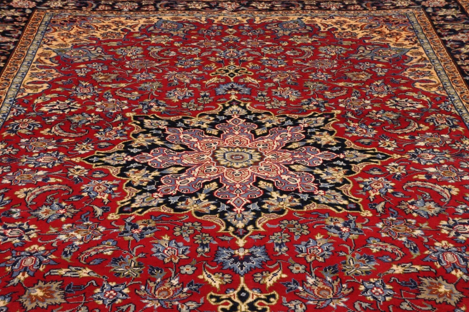 Perserteppich aus Iran, 223 × 330 cm