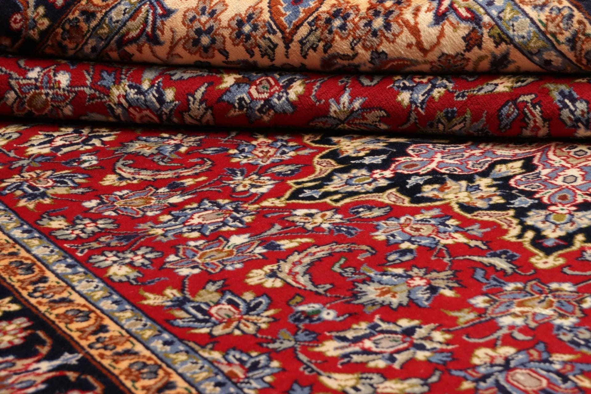 Perserteppich aus Iran, 223 × 330 cm