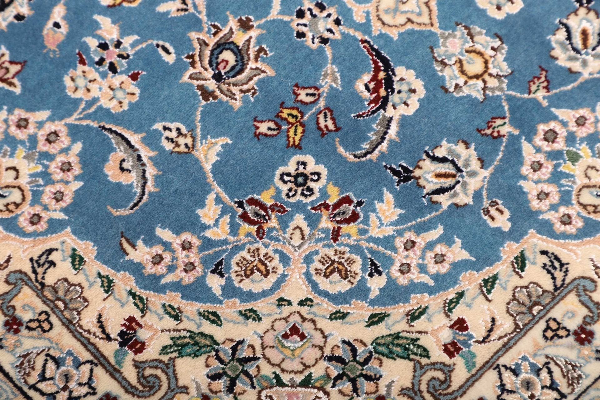 Nain Perserteppich aus Iran, 83 × 126 cm