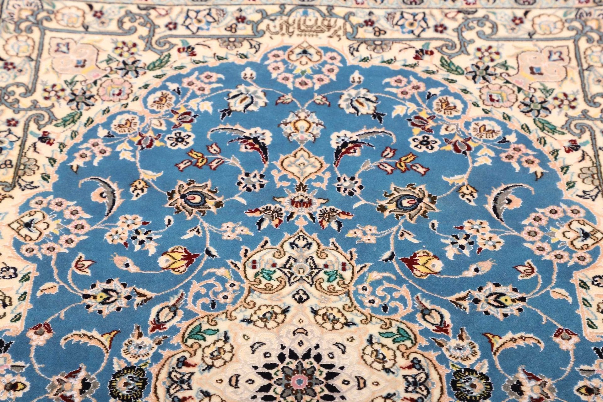 Nain Perserteppich aus Iran, 83 × 126 cm