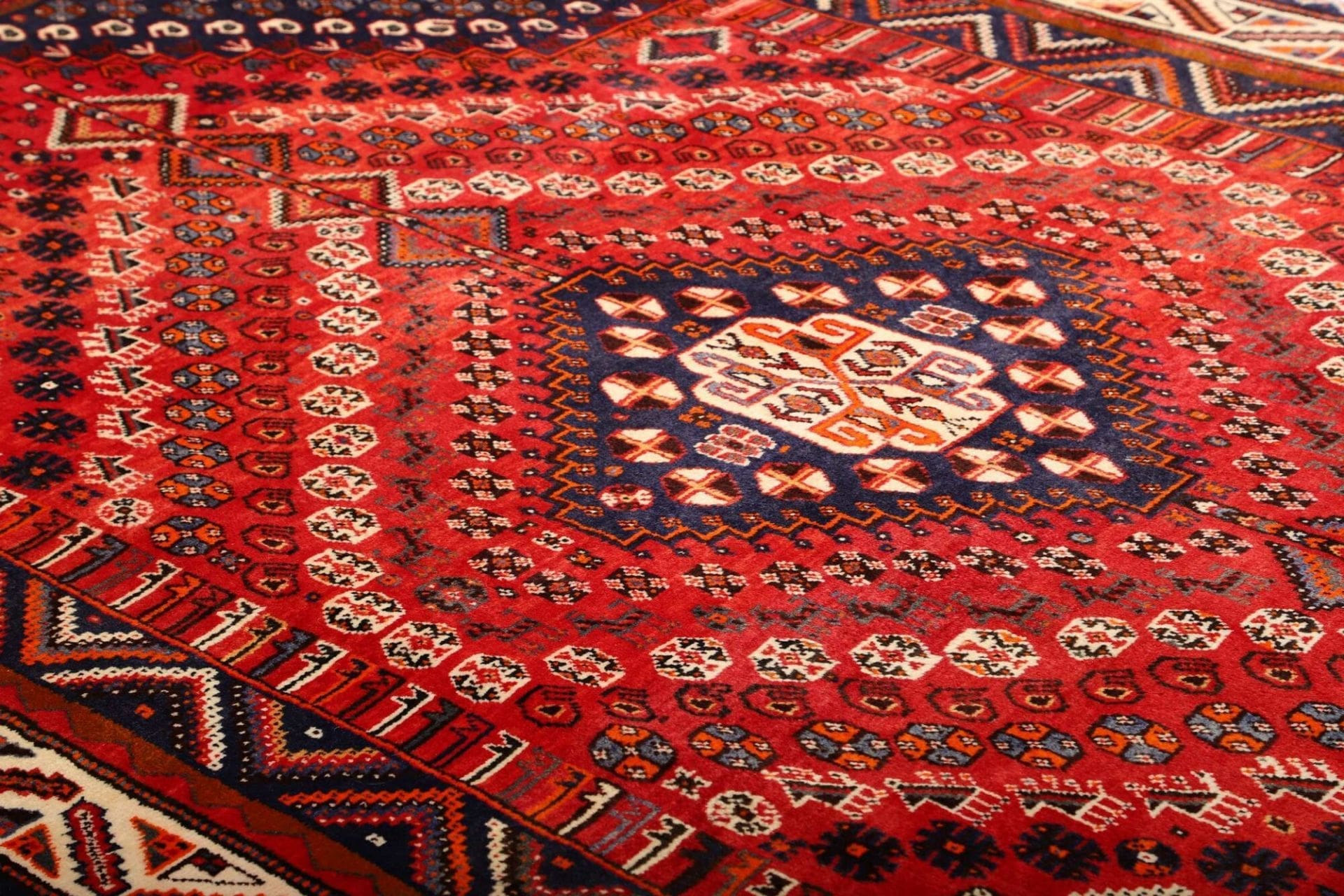 Shiraz Perserteppich aus Iran, 173 × 280 cm