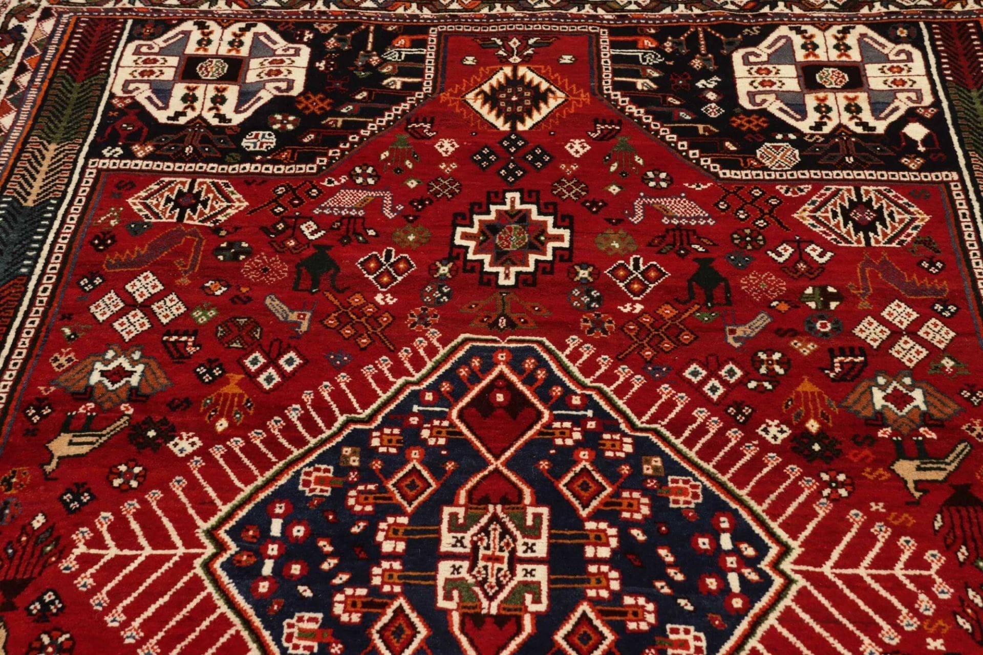 Handgeknüpfter Qashqai Perserteppich 178 × 275 cm