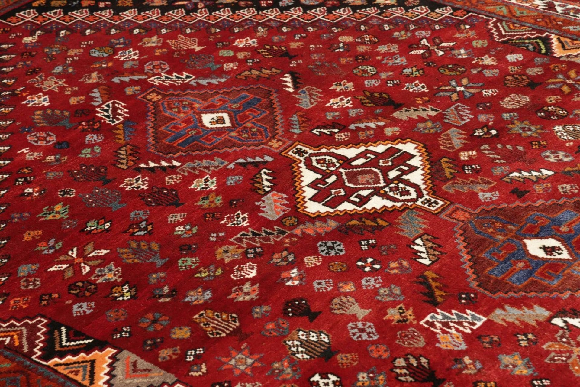 Shiraz Perserteppich aus Iran, 178 × 250 cm