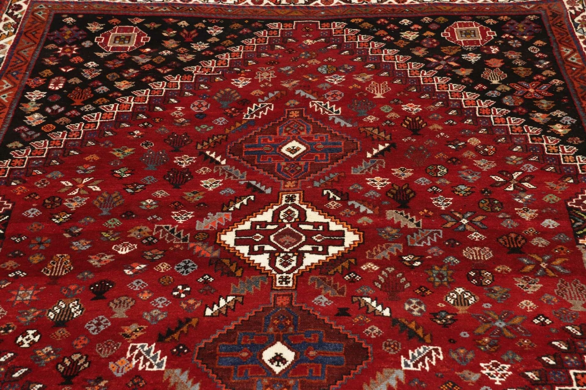 Shiraz Perserteppich aus Iran, 178 × 250 cm