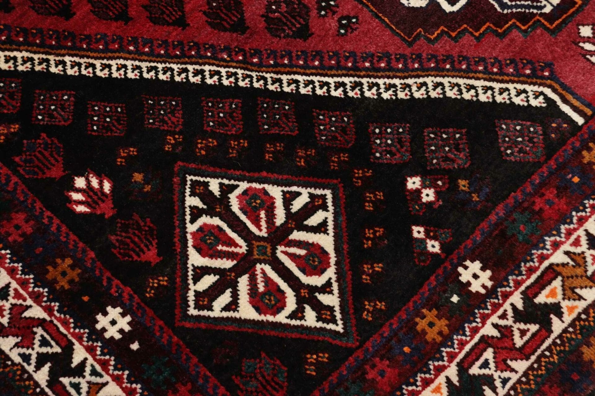 Shiraz Perserteppich 183 × 268 cm aus Wolle, handgeknüpft